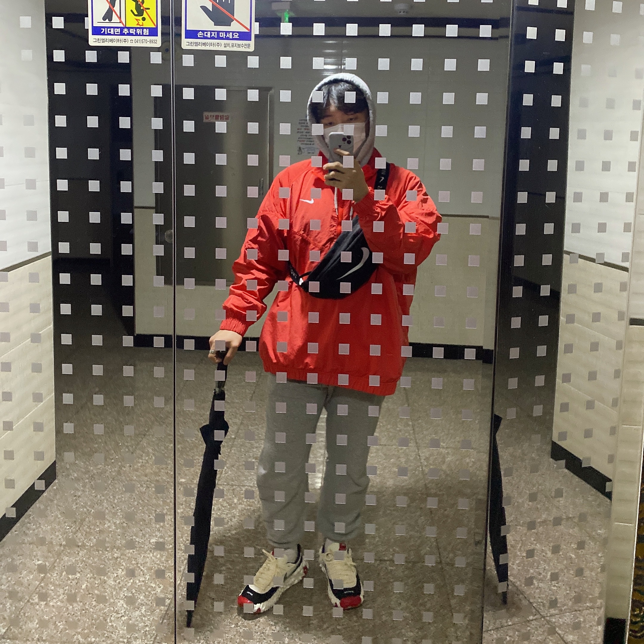 Nike x Stussy Windrunner Jacket Habanero Red, Nike x Undercover Overbreak Sail Gold 착용 스타일