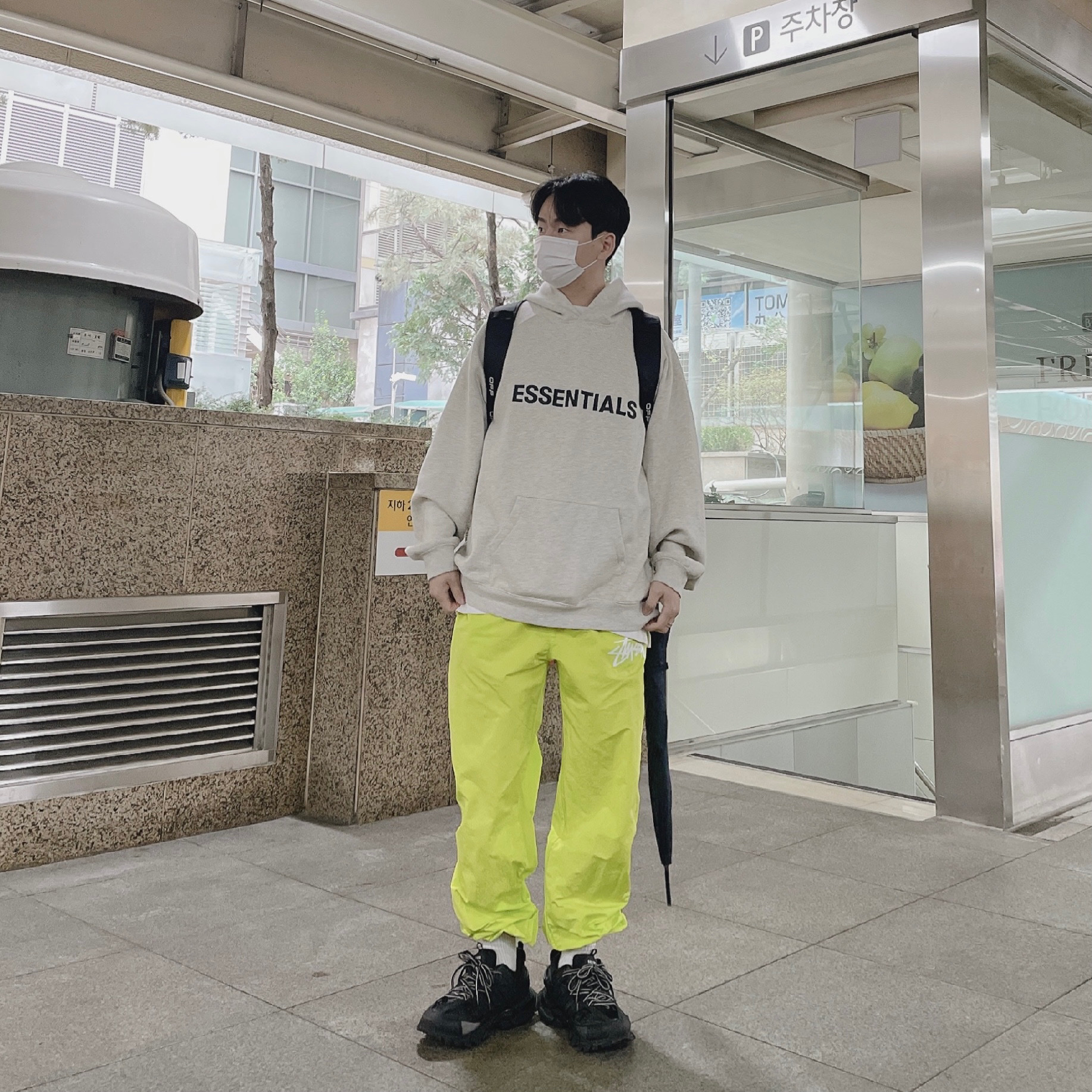 Balenciaga Track Sneakers Triple Black, Essentials 3D Silicon Applique Pullover Hoodie Oatmeal/Oatmeal Heather/Light Heather Oatmeal 2020 착용 스타일