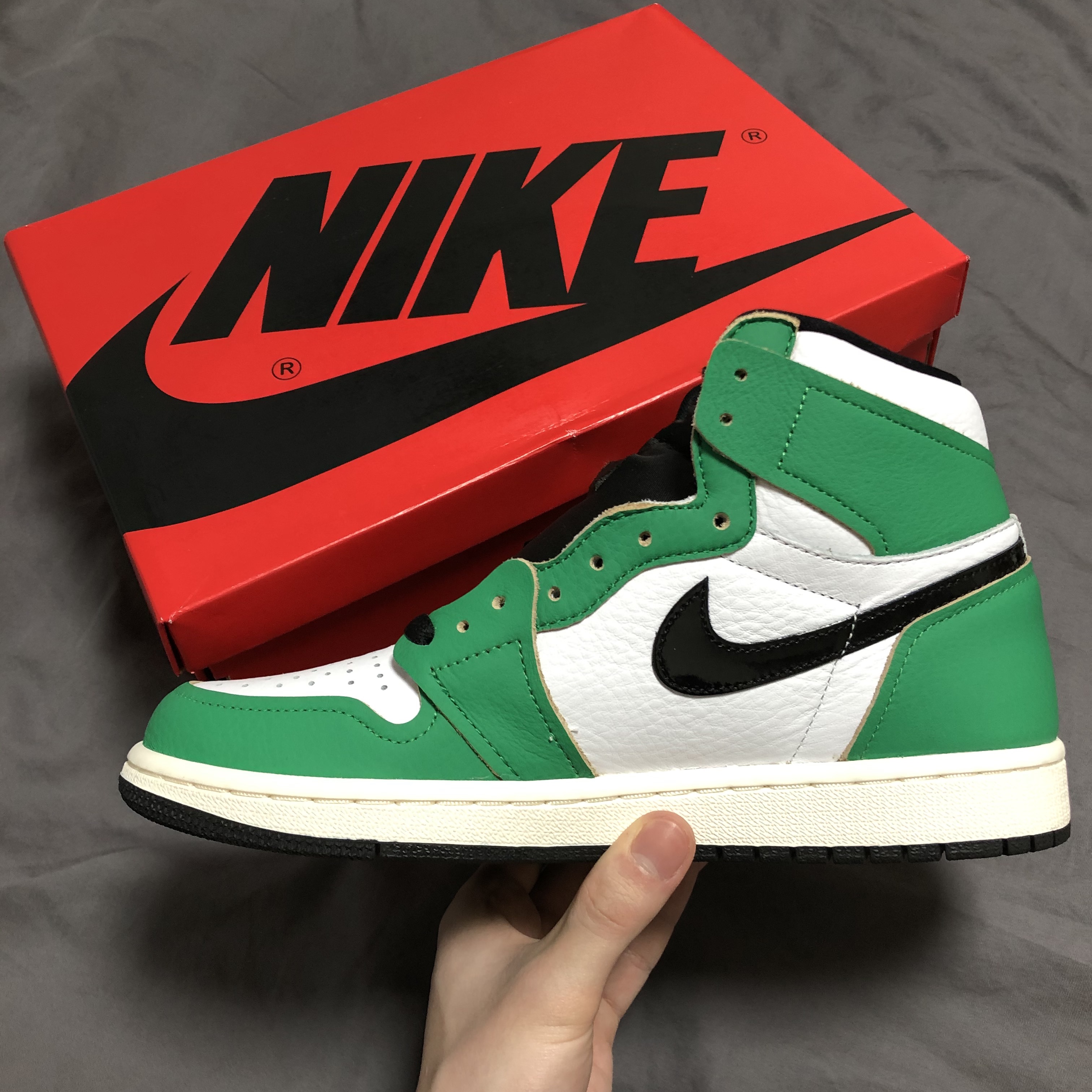 (W) Jordan 1 Retro High OG Lucky Green 착용 스타일 - 1