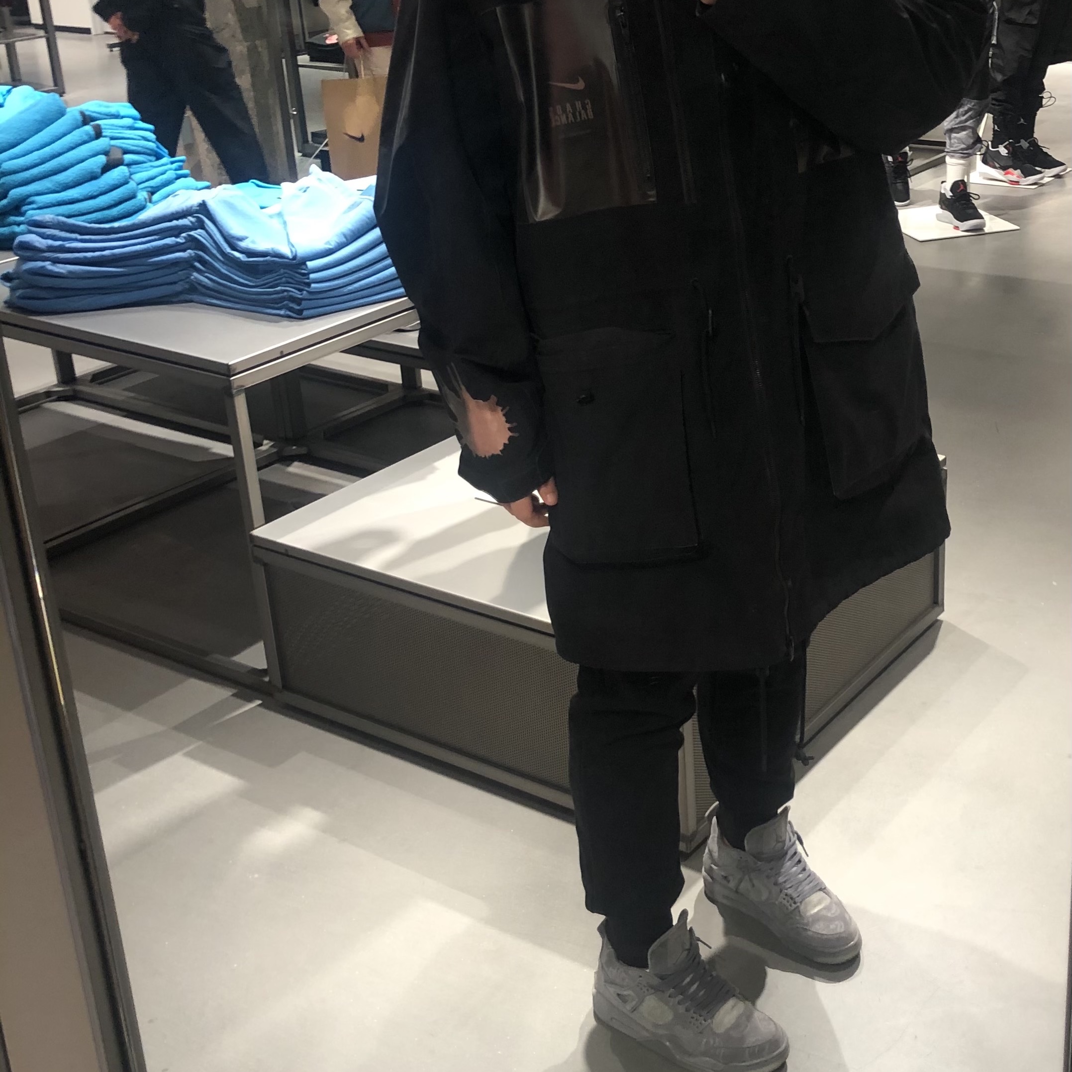 Nike x Undercover Fishtail Parka Black - US/EU, Jordan 4 x Kaws Retro Cool Grey 착용 스타일