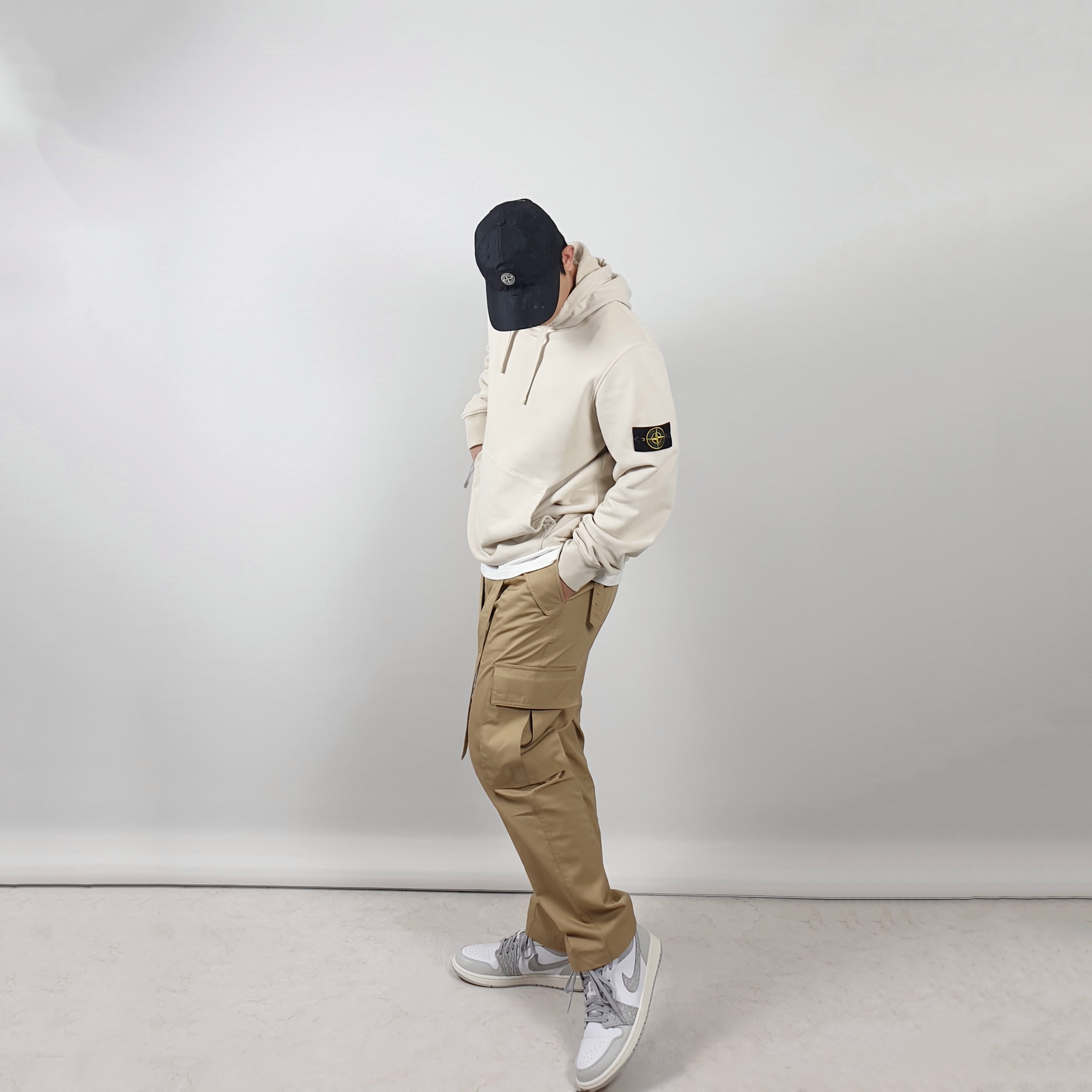 Supreme x Stone Island Painted Camo Nylon 6-Panel Black - 20FW, Jordan 1 Low PRM Elephant Print 착용 스타일 - 2