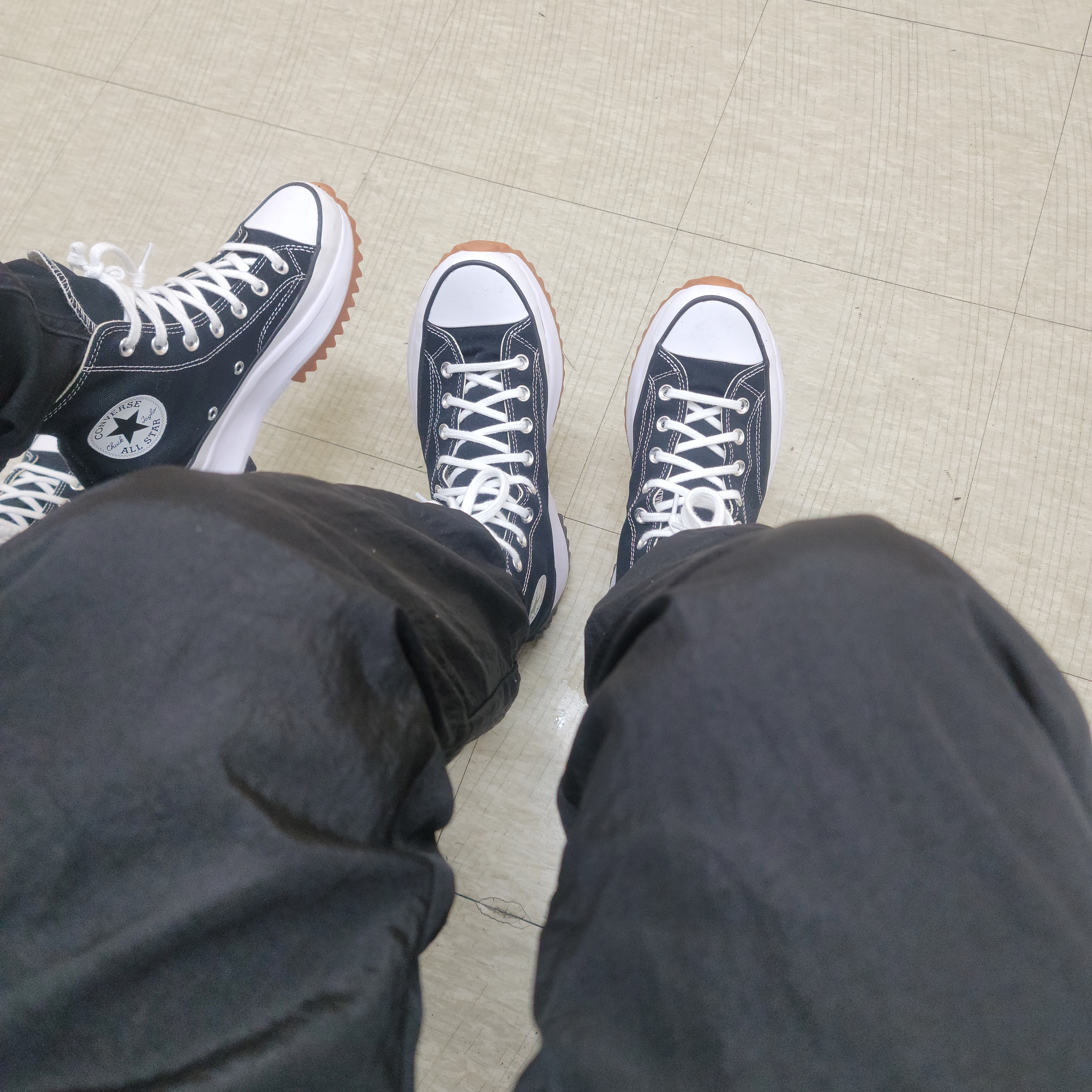Converse Run Star Hike Hi Black White Gum 착용 스타일