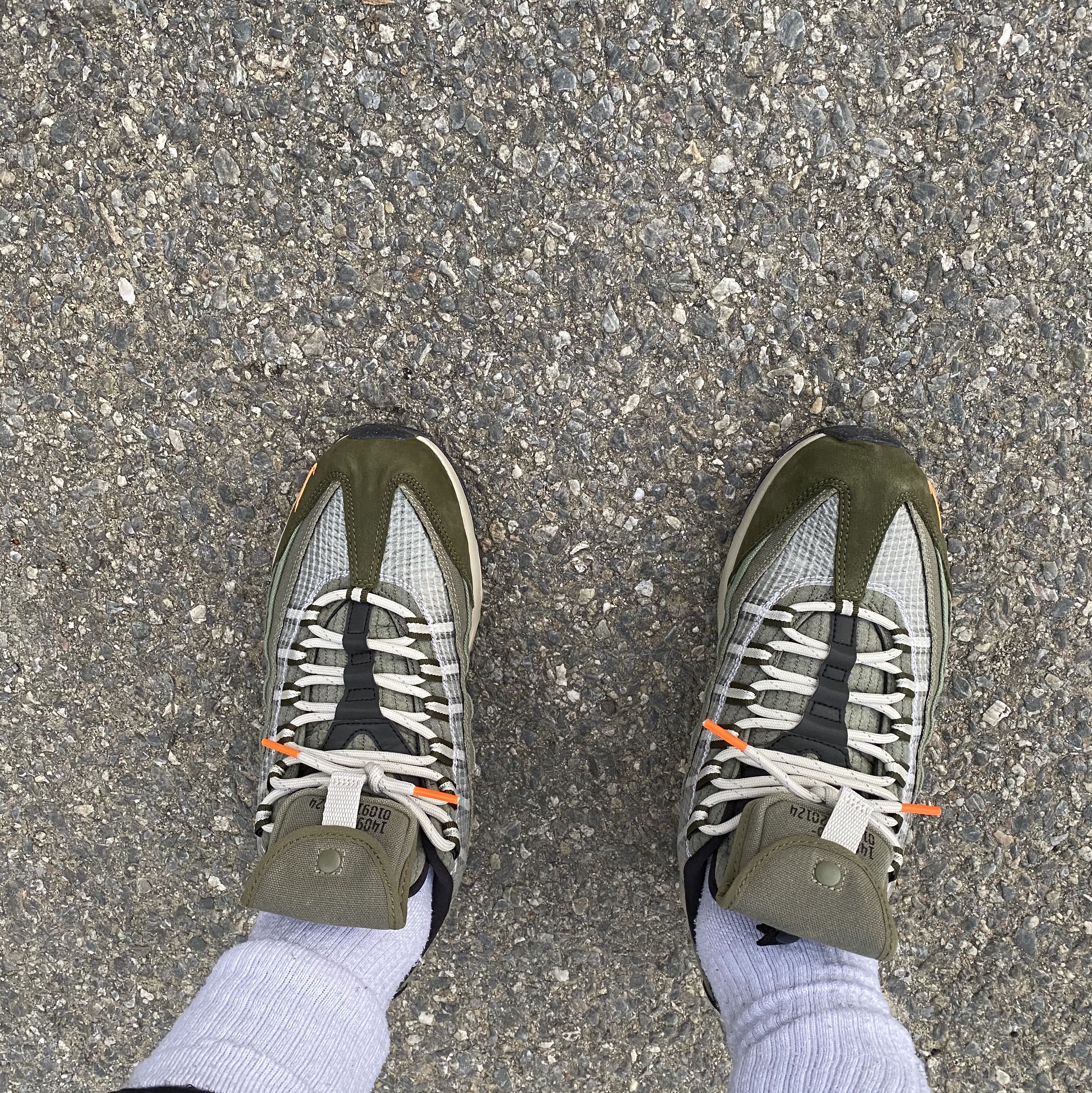 Nike Air Max 95 SE Medium Olive 착용 스타일 - 1