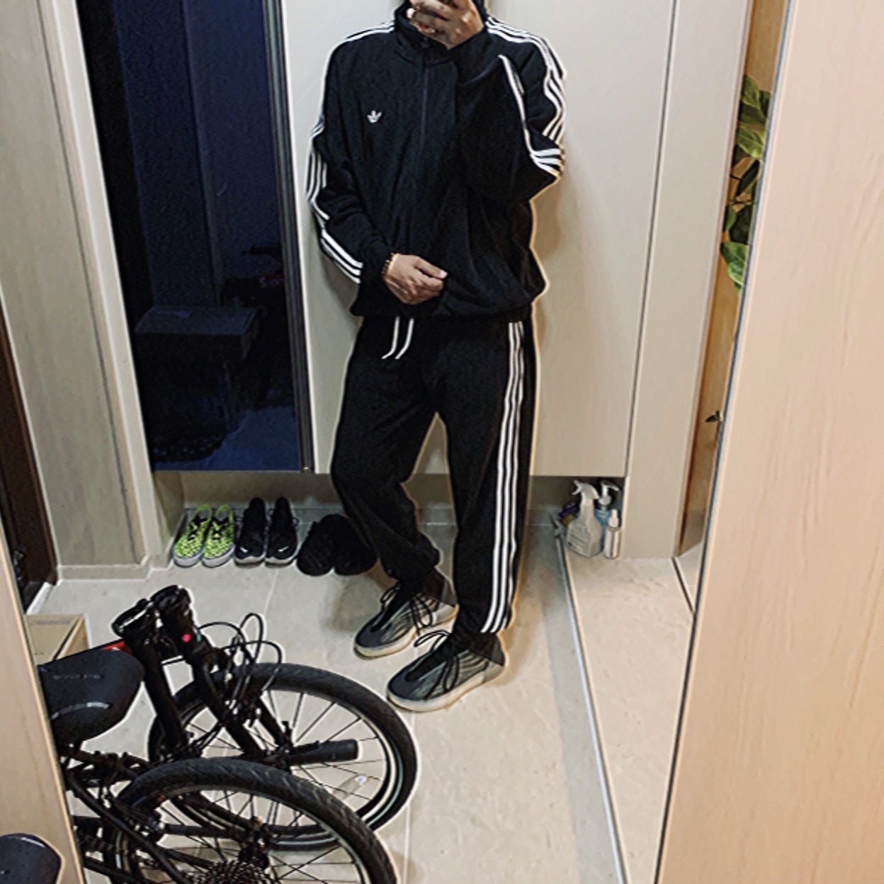 Adidas Yeezy QNTM Barium 착용 스타일