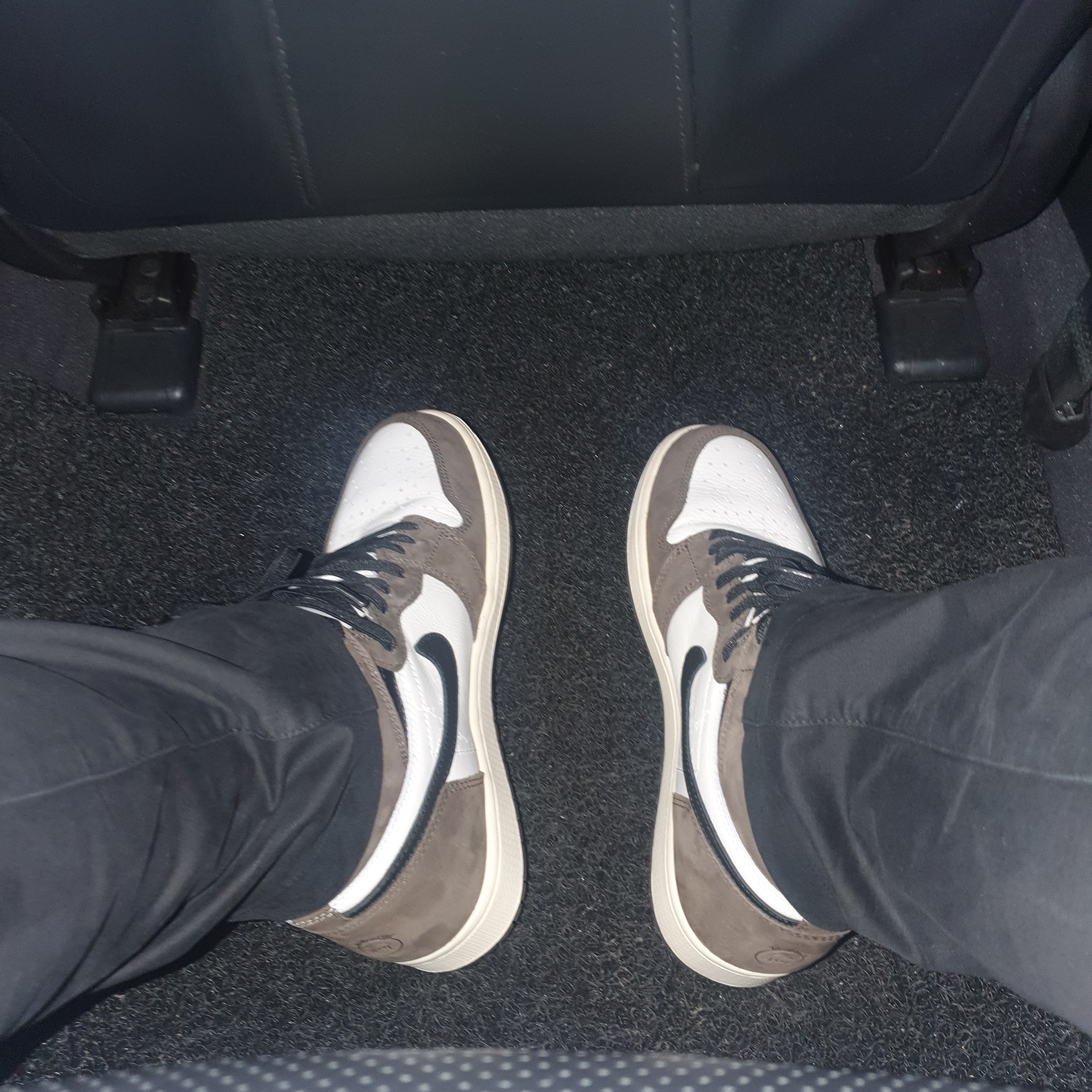 Jordan 1 x Travis Scott Retro High OG SP Mocha 착용 스타일