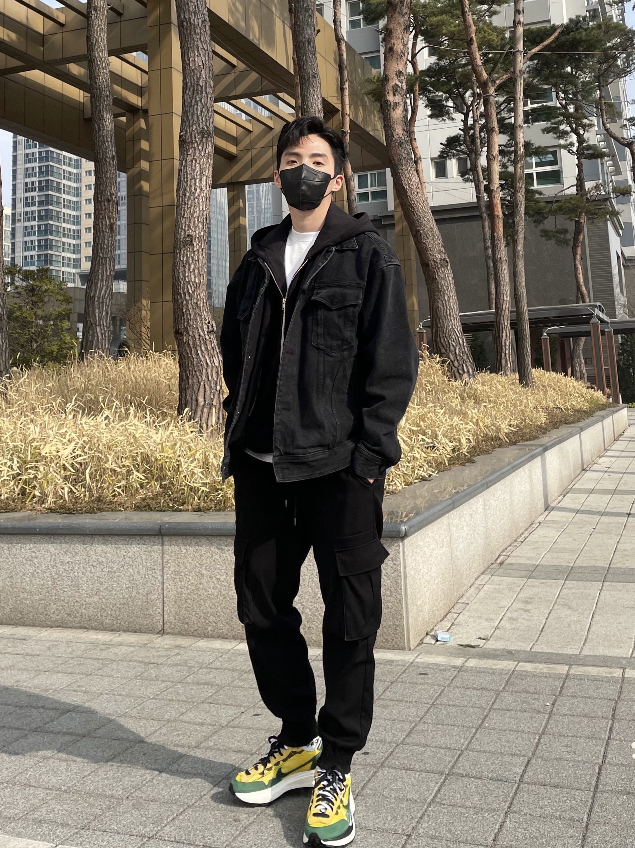 Nike x Sacai VaporWaffle Tour Yellow & Gorge Green Sail 착용 스타일 - 2