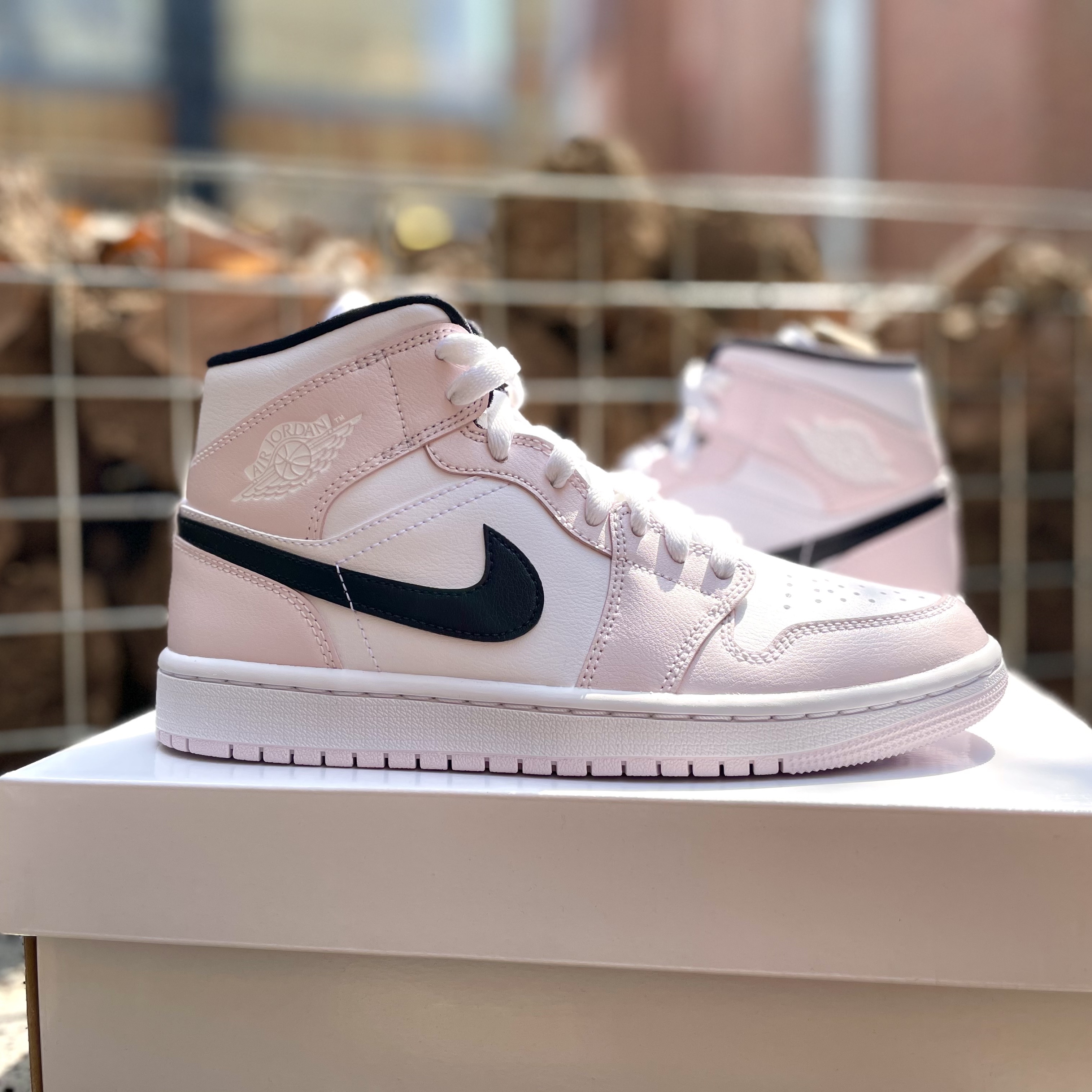 (W) Jordan 1 Mid Barely Rose 착용 스타일