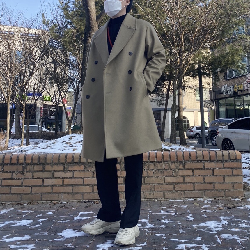 Gucci Rhyton Leather Sneakers Distressed Ivory 착용 스타일