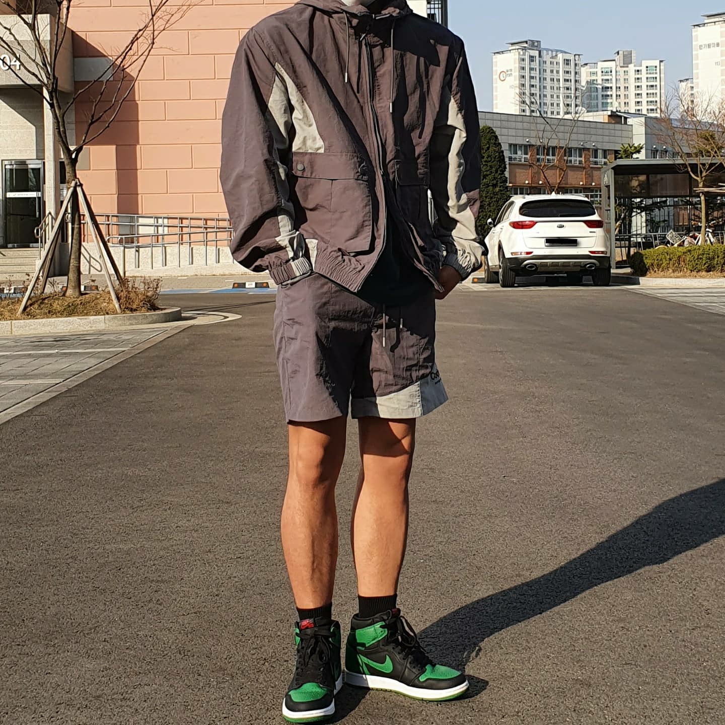 Jordan 1 Retro High OG Pine Green Black 착용 스타일 - 3