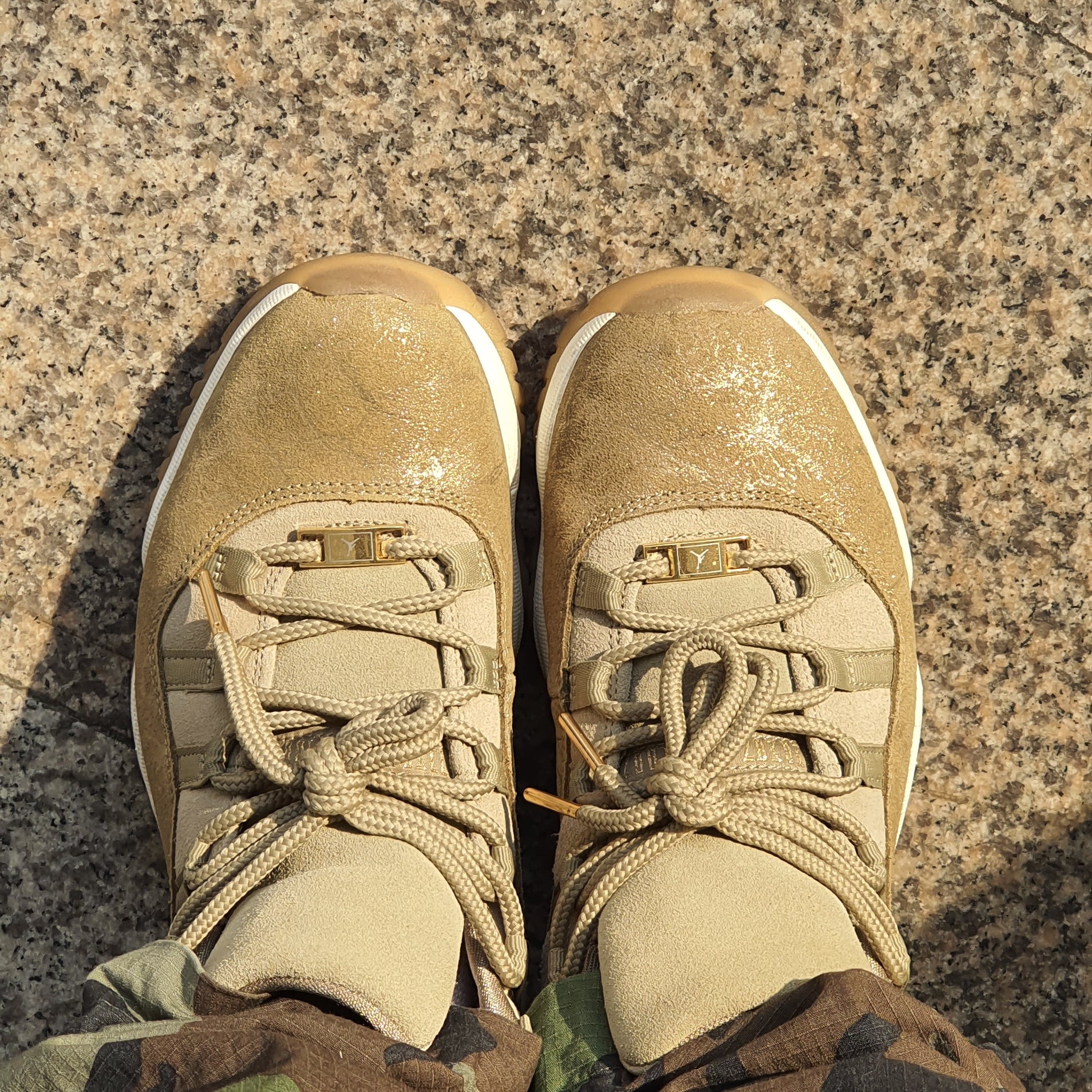 (W) Jordan 11 Retro Olive Lux 착용 스타일