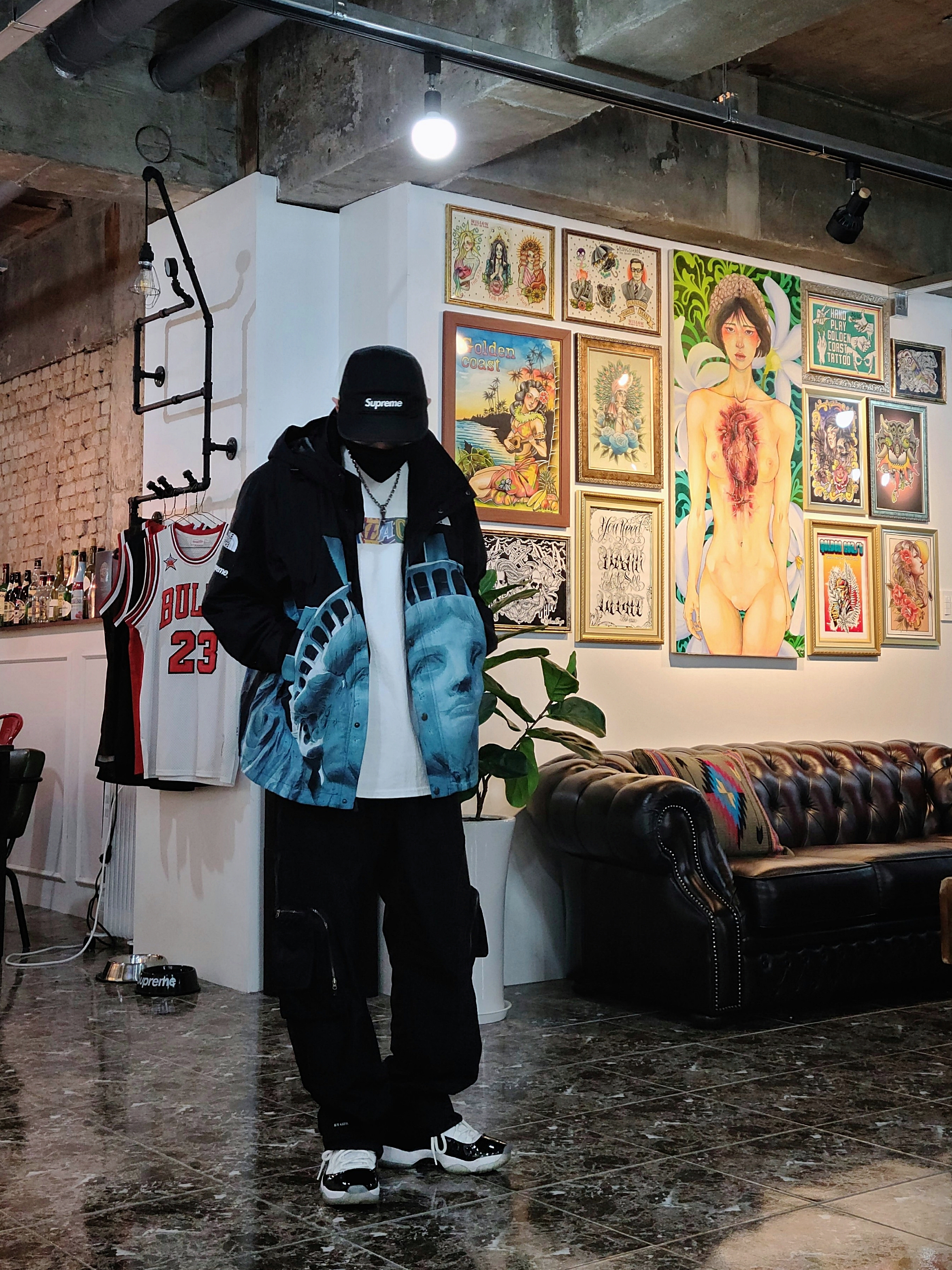 Supreme Dry Wax Cotton Camp Cap Black - 20FW, Supreme x The North Face Statue of Liberty Mountain Jacket Black - 19FW 착용 스타일