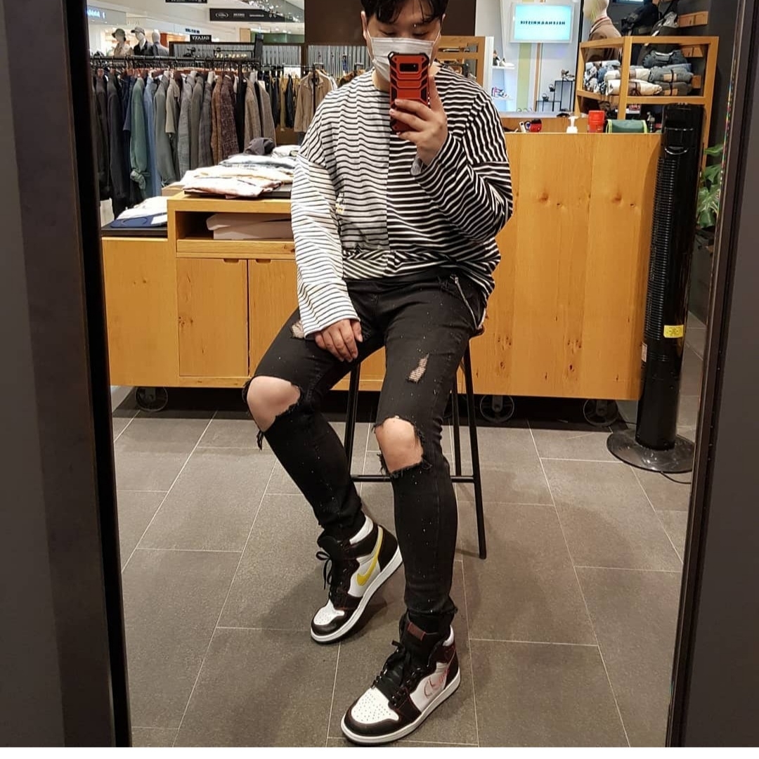 Jordan 1 Retro High Defiant White Black Gym Red 착용 스타일