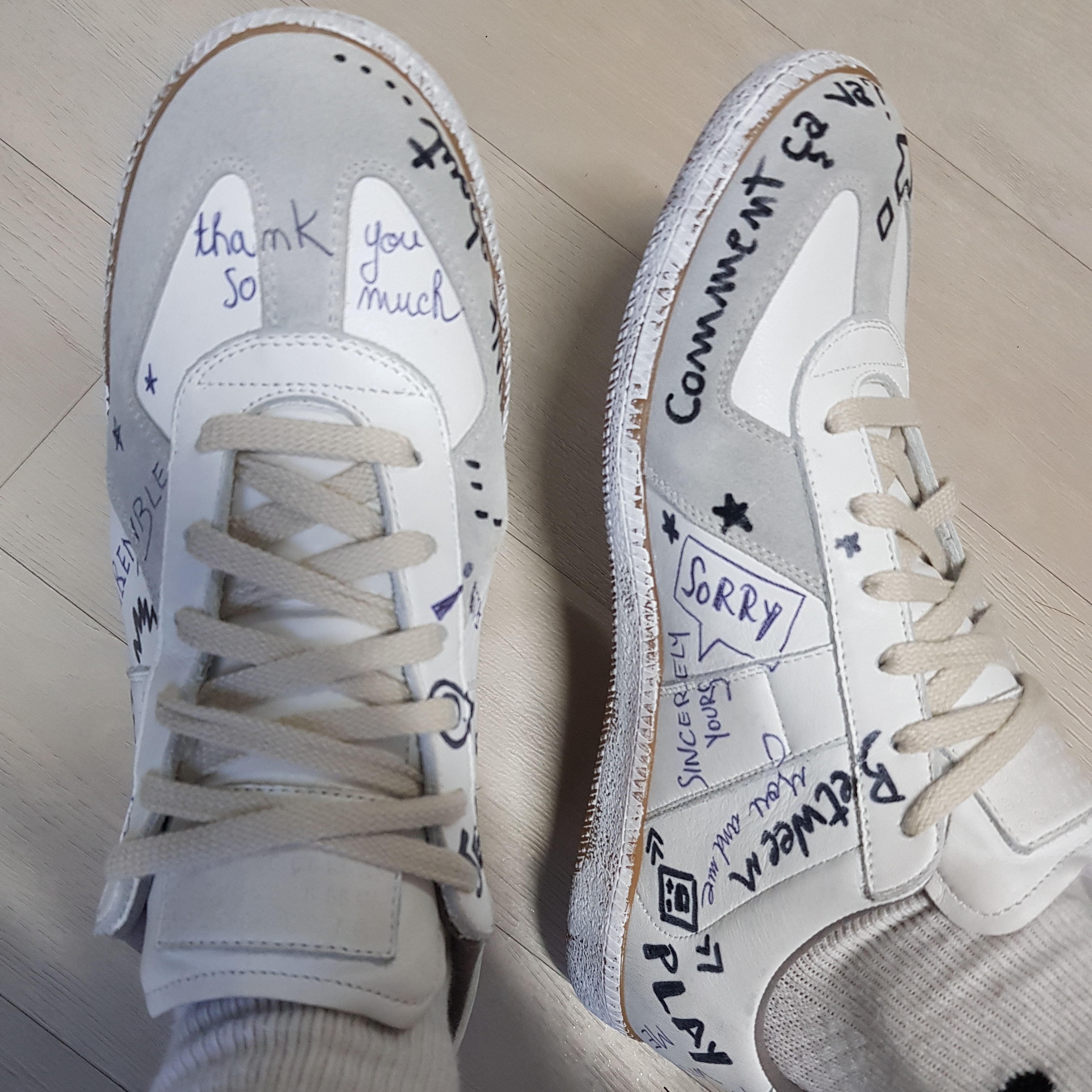 Maison Margiela Replica Graffiti Sneakers White 착용 스타일