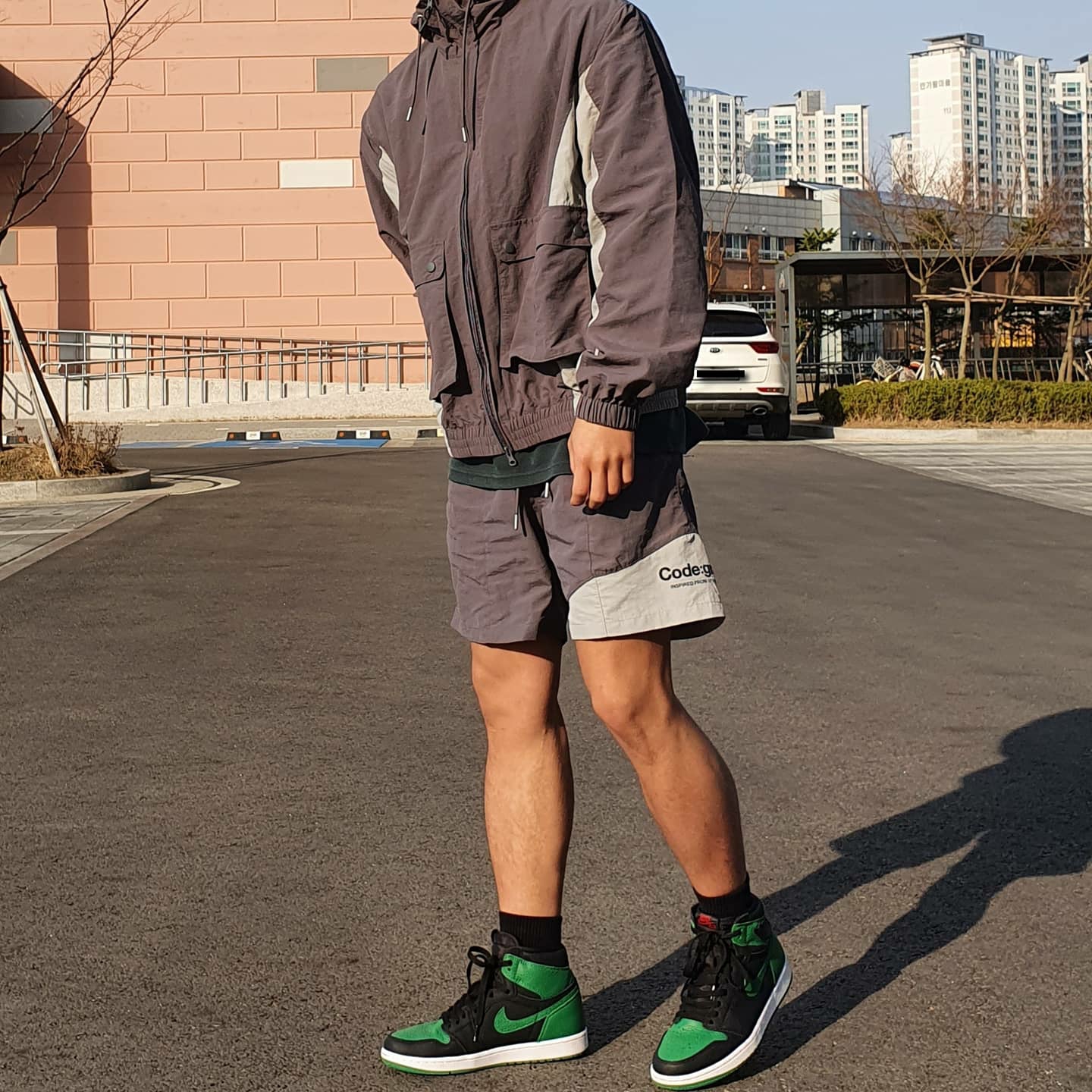 Jordan 1 Retro High OG Pine Green Black 착용 스타일 - 4