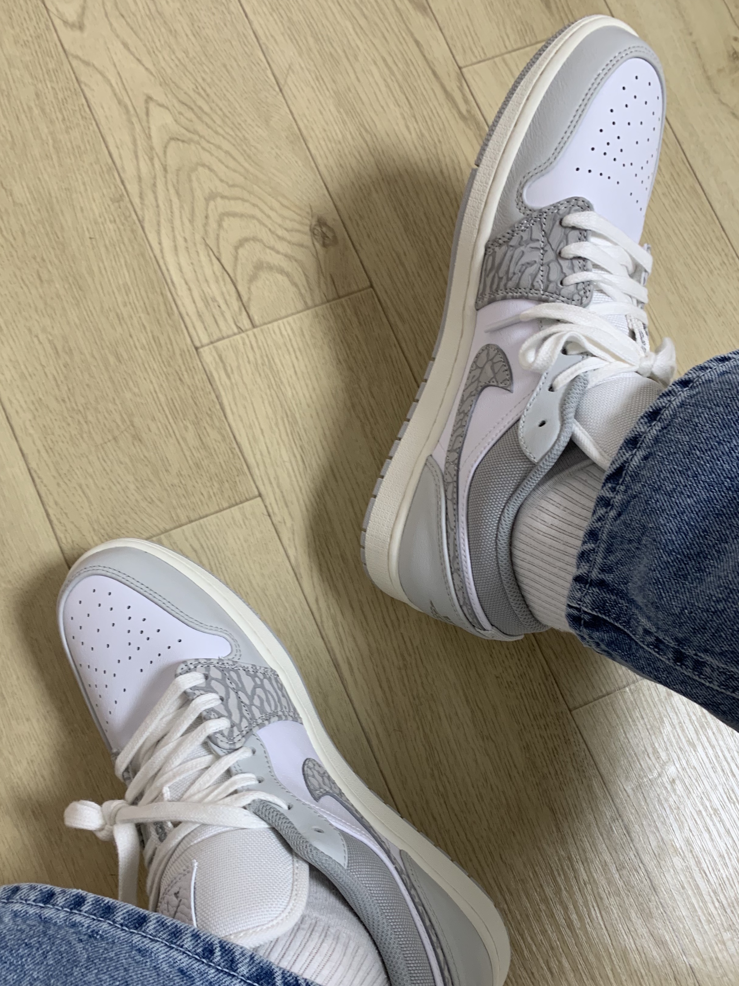 Jordan 1 Low PRM Elephant Print 착용 스타일