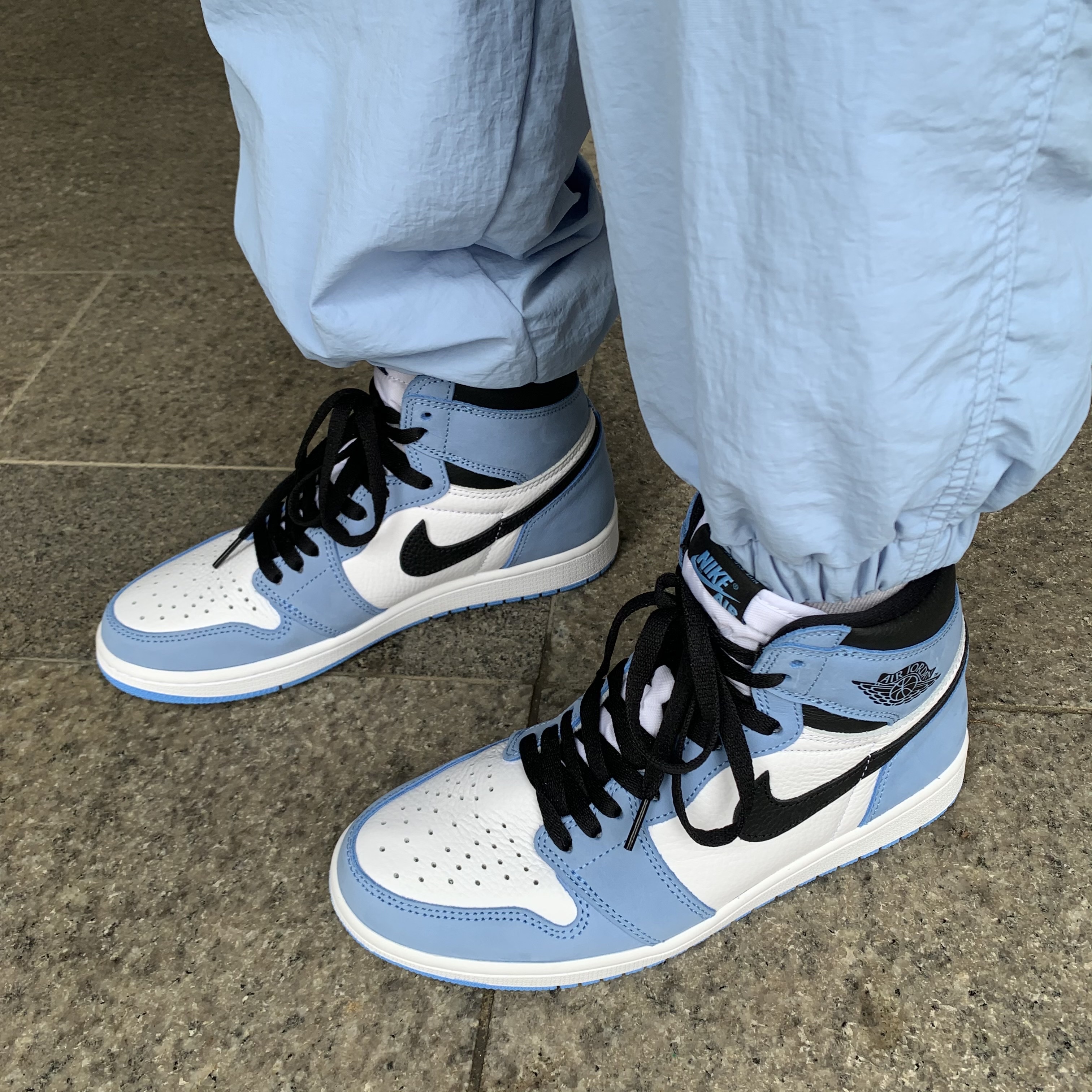 Jordan 1 Retro High OG University Blue 착용 스타일