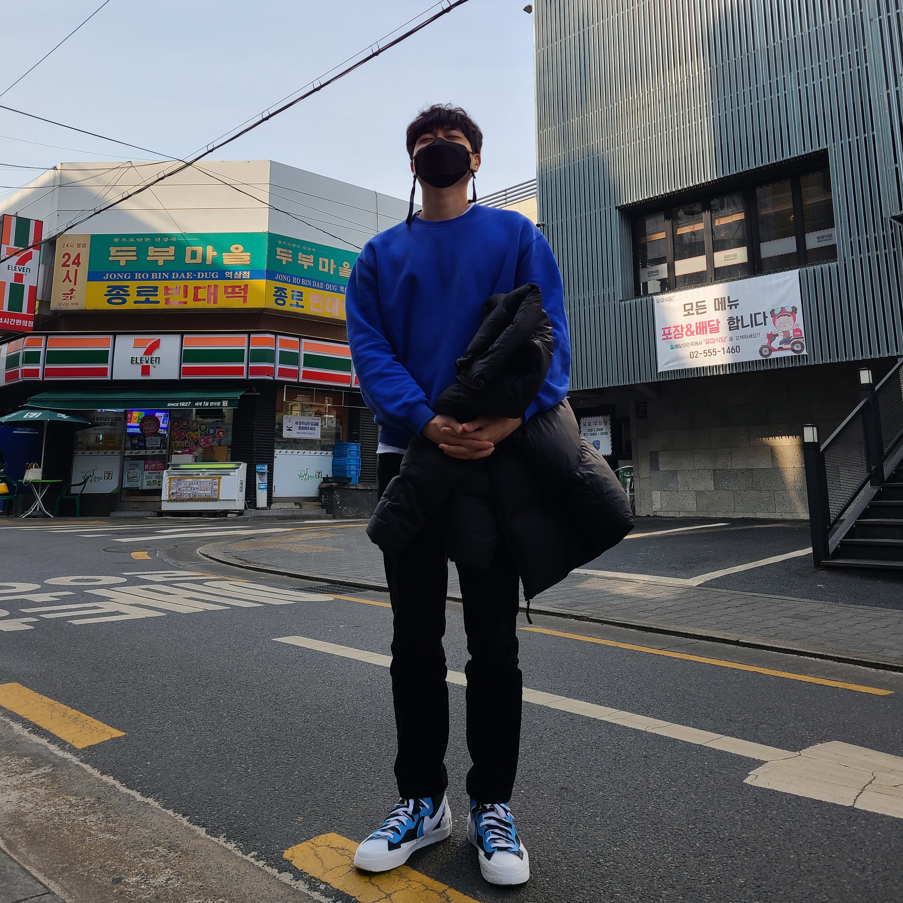 Nike x Sacai Blazer Mid White Black Legend Blue 착용 스타일