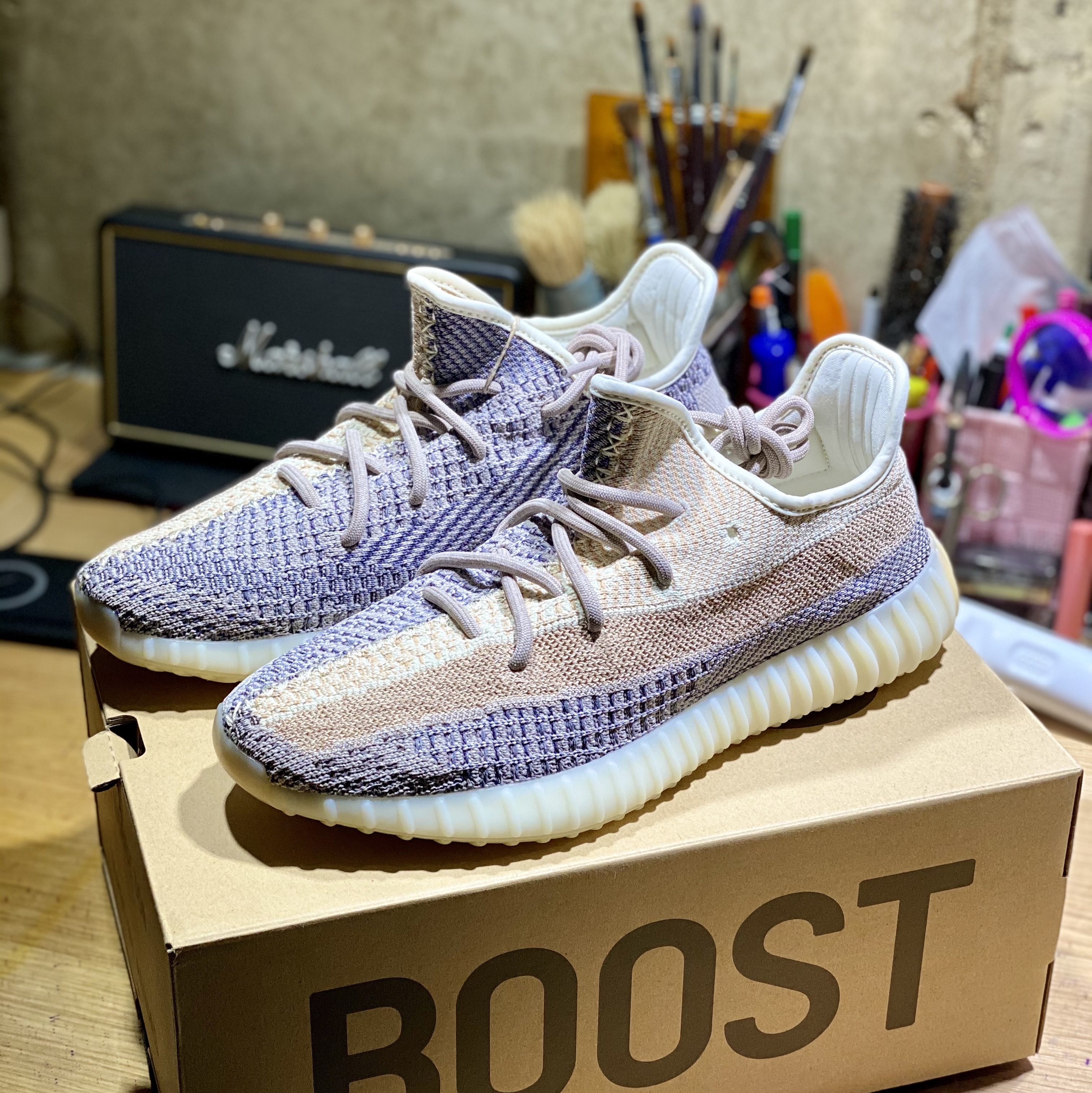 Adidas Yeezy Boost 350 V2 Ash Pearl 착용 스타일