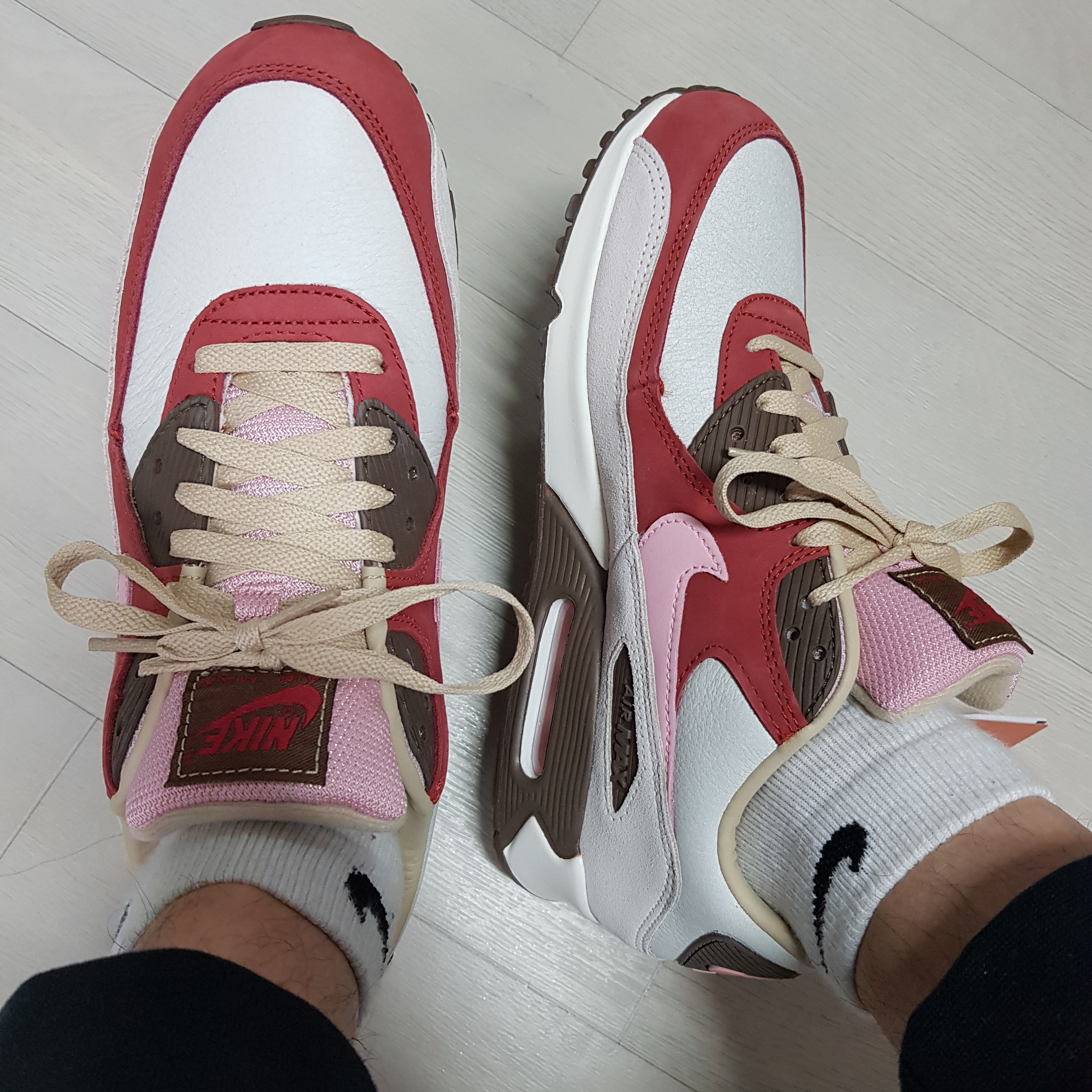 Nike Air Max 90 NRG Bacon 착용 스타일