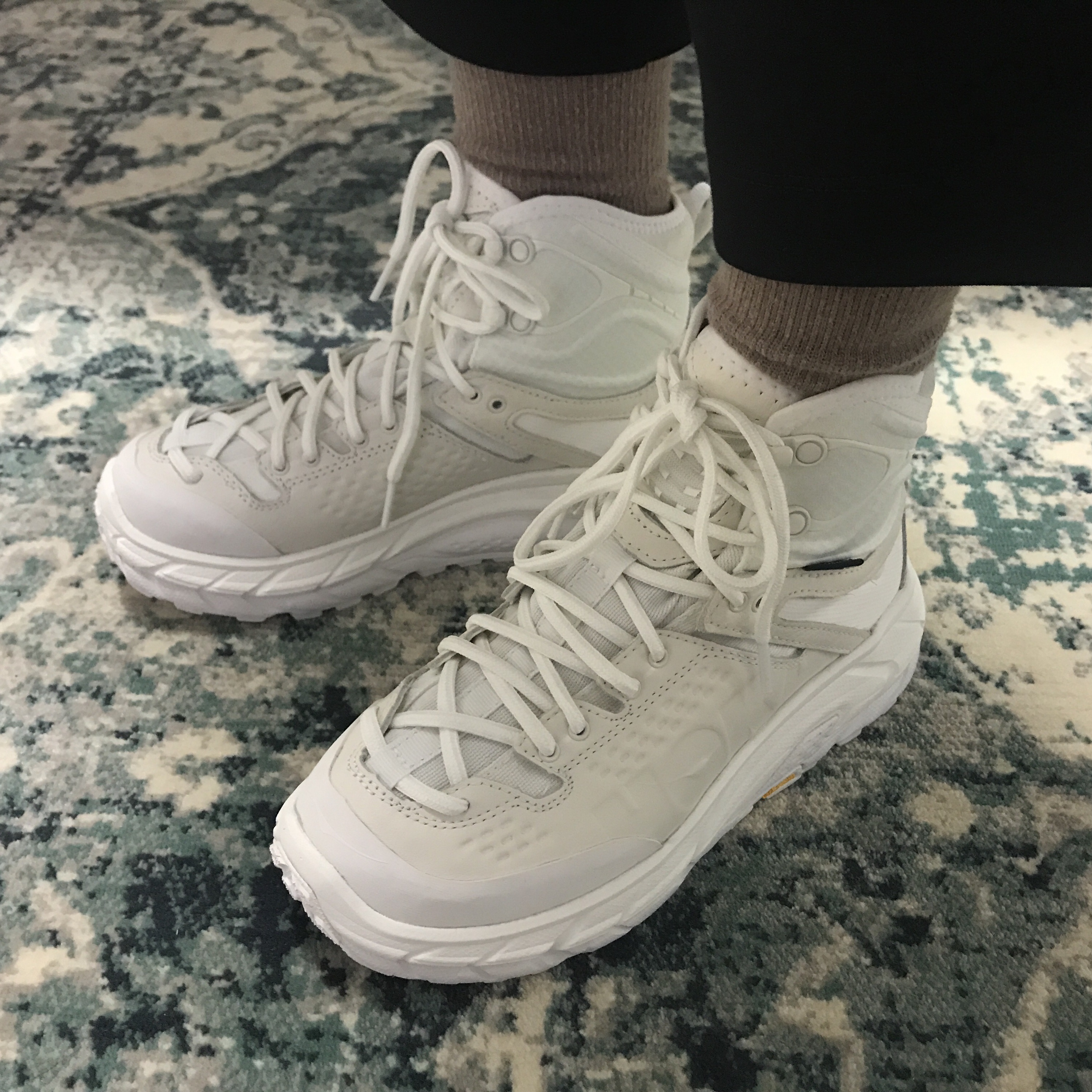 Hoka x Opening Ceremony Tor Ultra Hi 착용 스타일