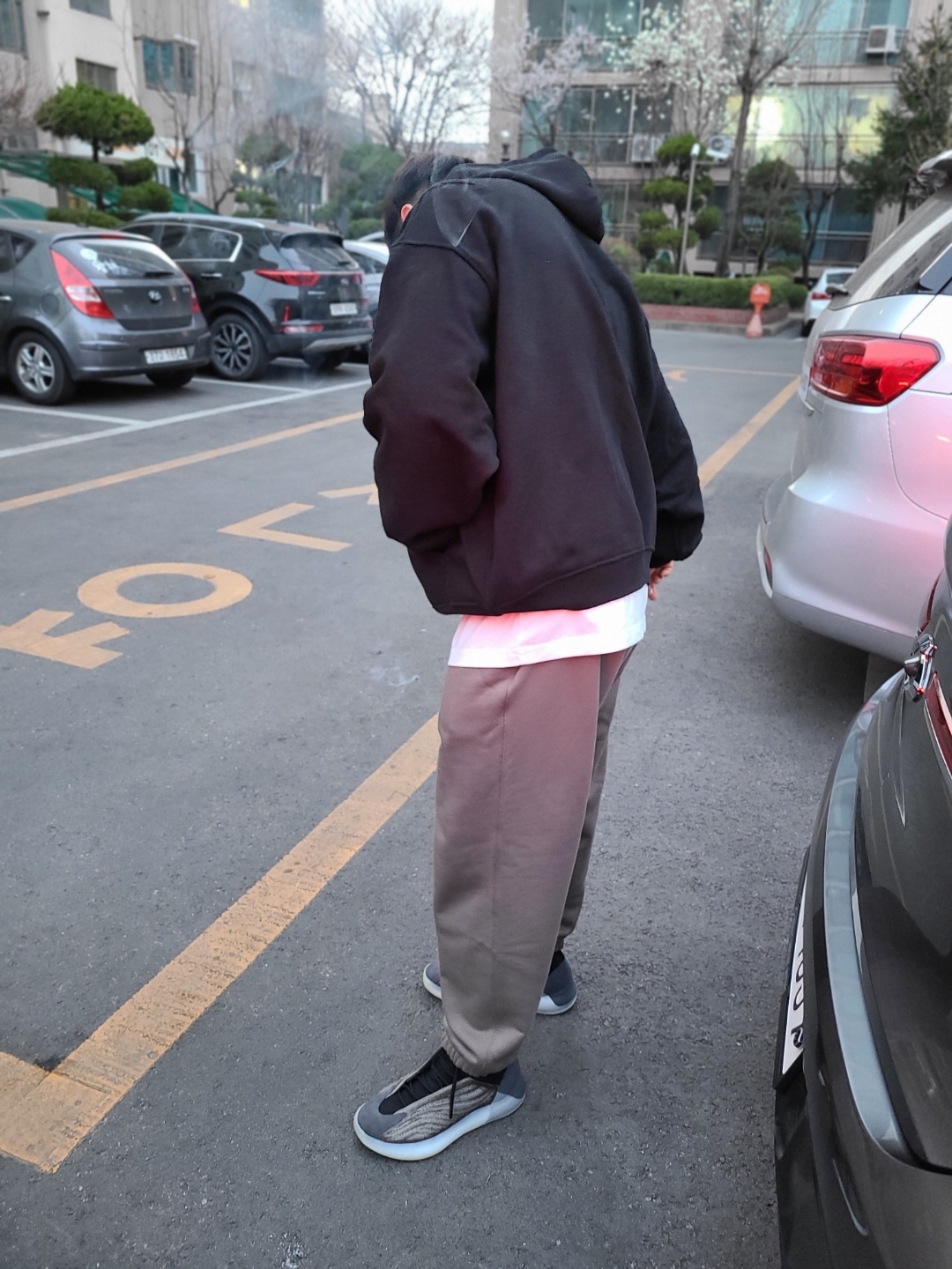 Adidas Yeezy QNTM Barium, Adidas Yeezy 700 V3 Arzareth 착용 스타일 - 1