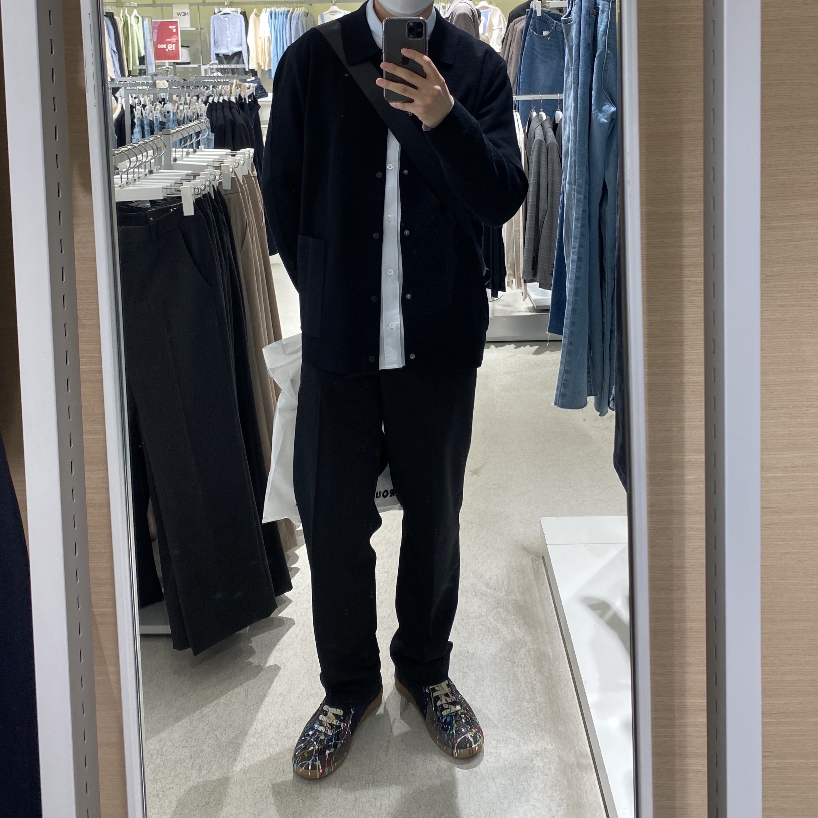 Maison Margiela Replica Paint Drop Sneakers Black 착용 스타일