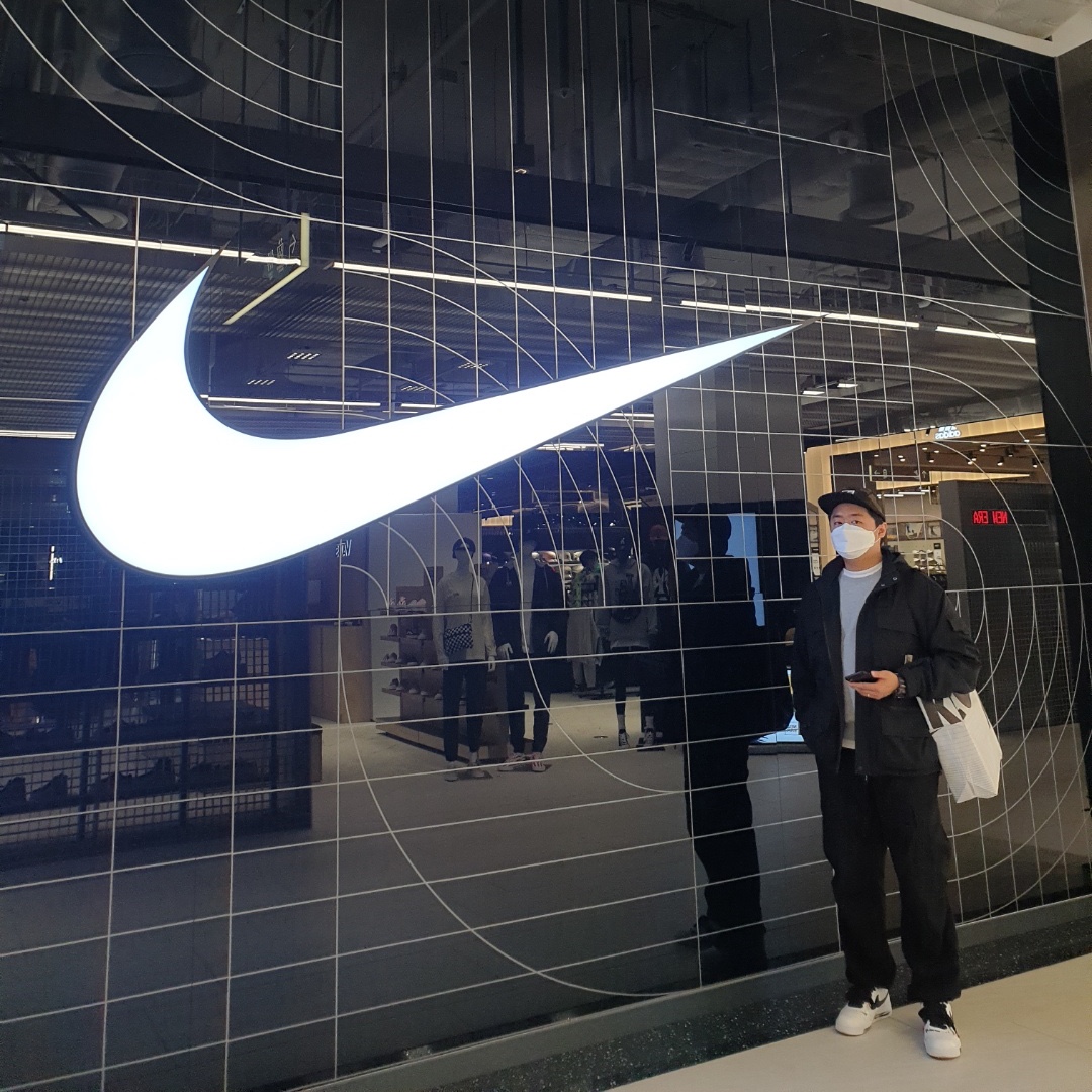 Nike x Peaceminusone Air Force 1 Low Para-Noise 2.0 착용 스타일