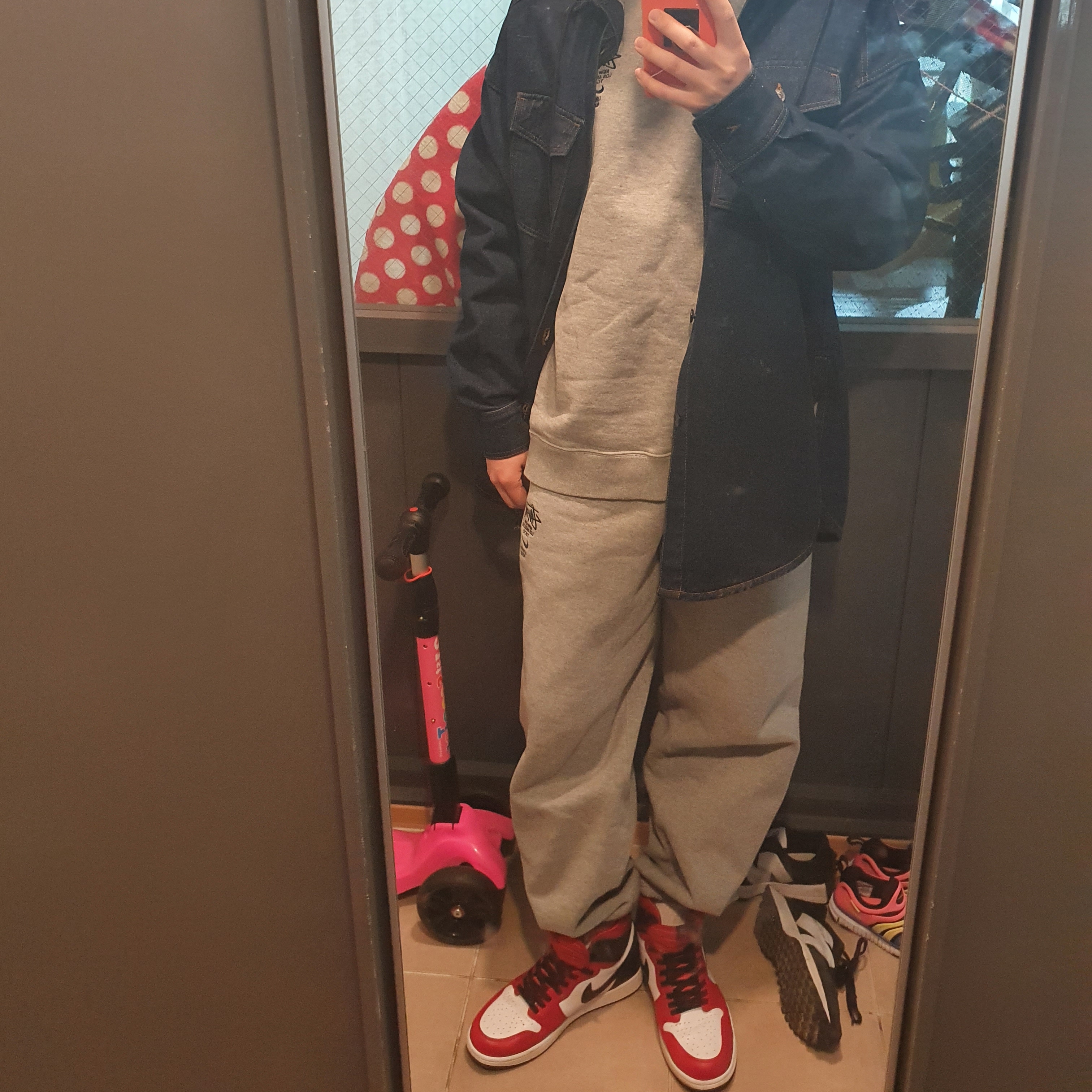 (W) Jordan 1 Retro High Satin Red, Nike x Stussy NRG ZR Fleece Pants Heather Grey - US/EU 착용 스타일