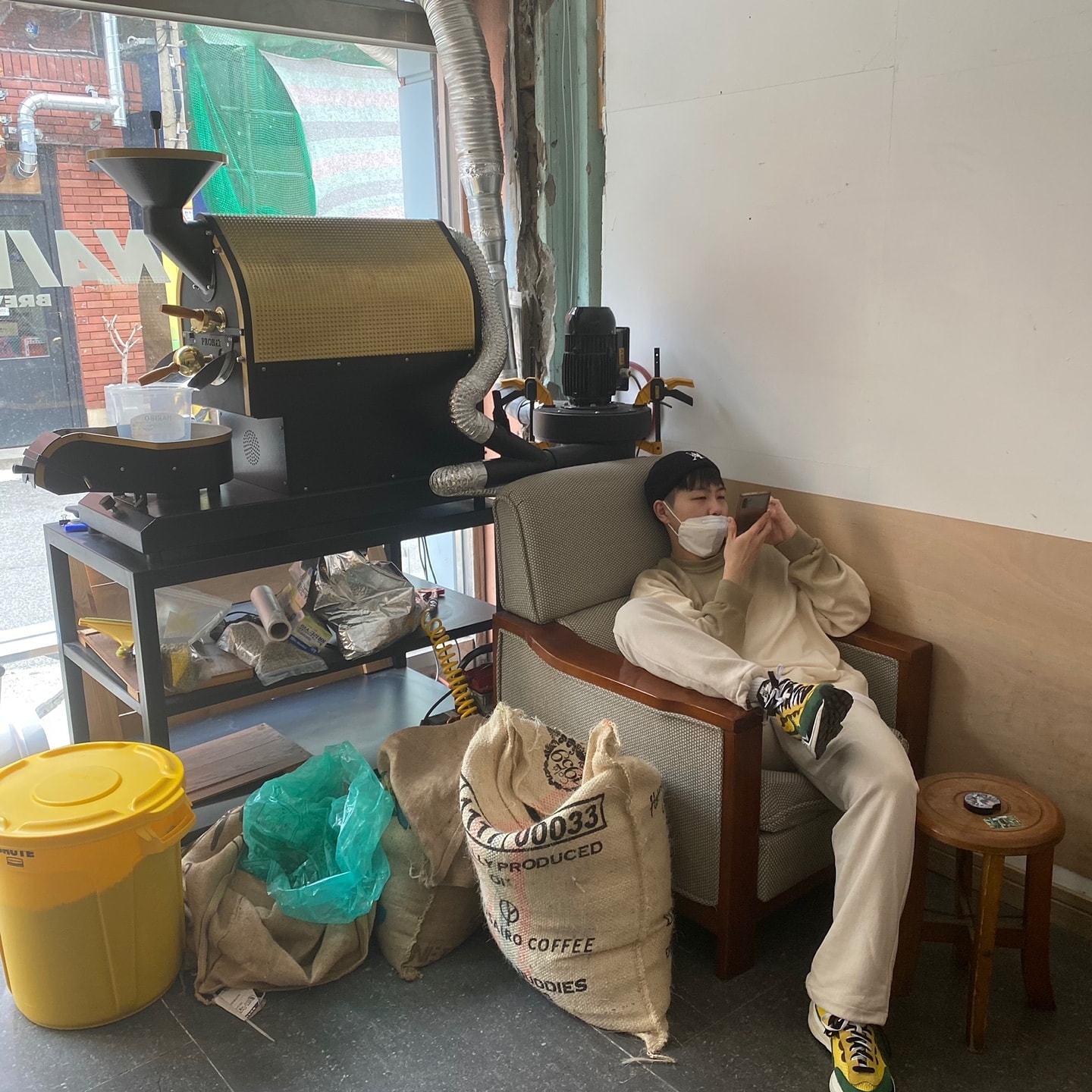 Nike x Sacai VaporWaffle Tour Yellow & Gorge Green Sail 착용 스타일