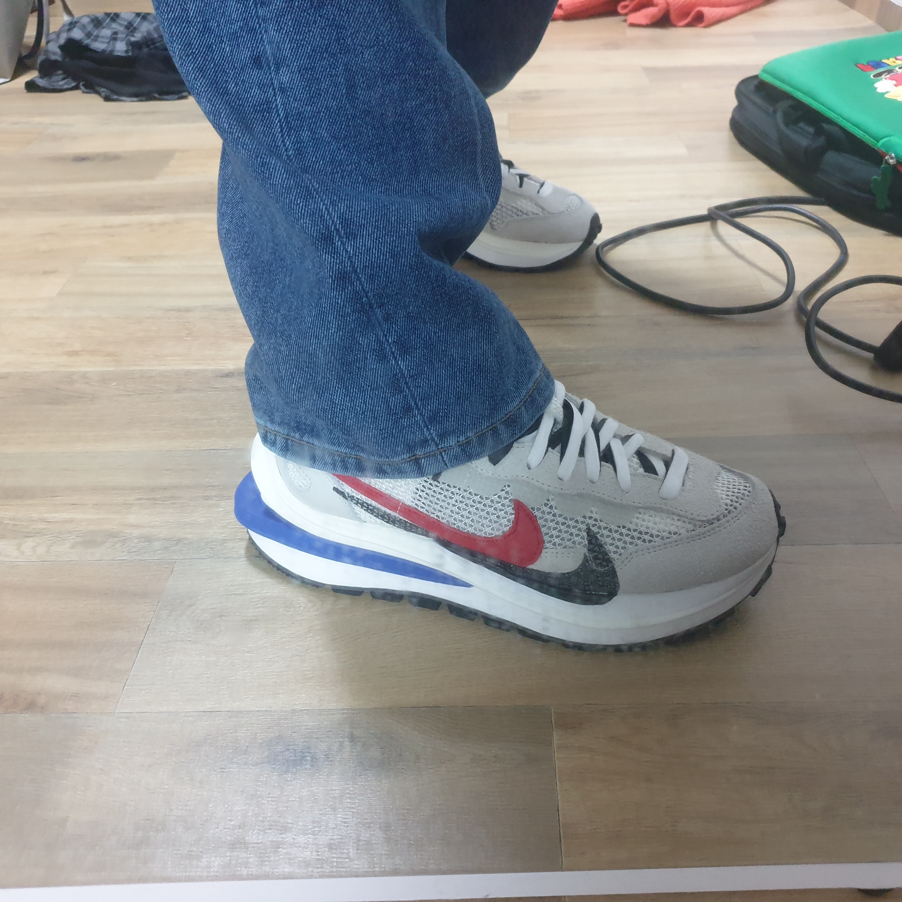 Nike x Sacai VaporWaffle Royal Fuchsia 착용 스타일
