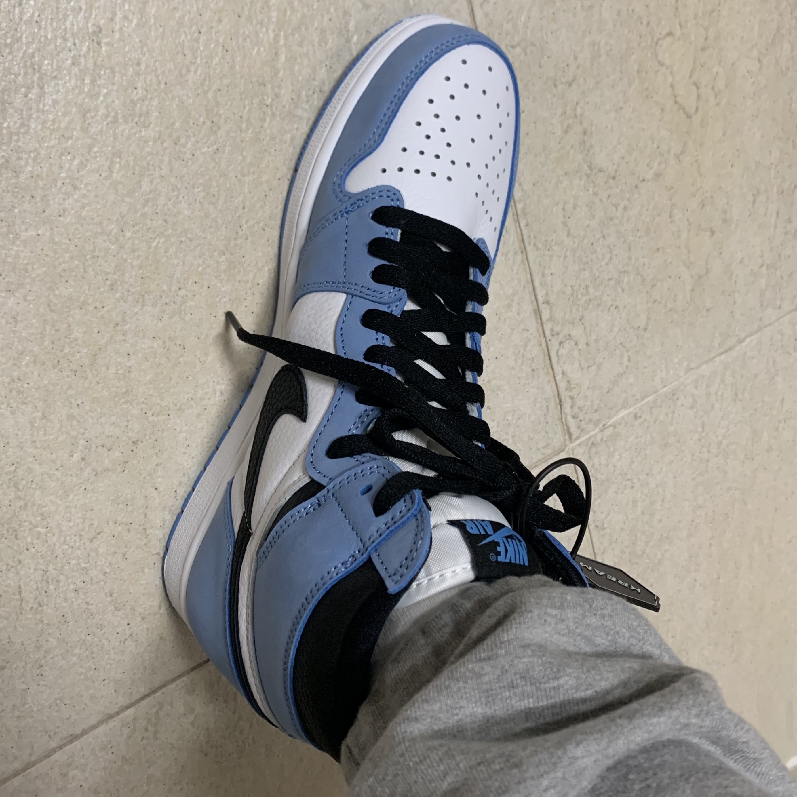 Jordan 1 Retro High OG University Blue 착용 스타일