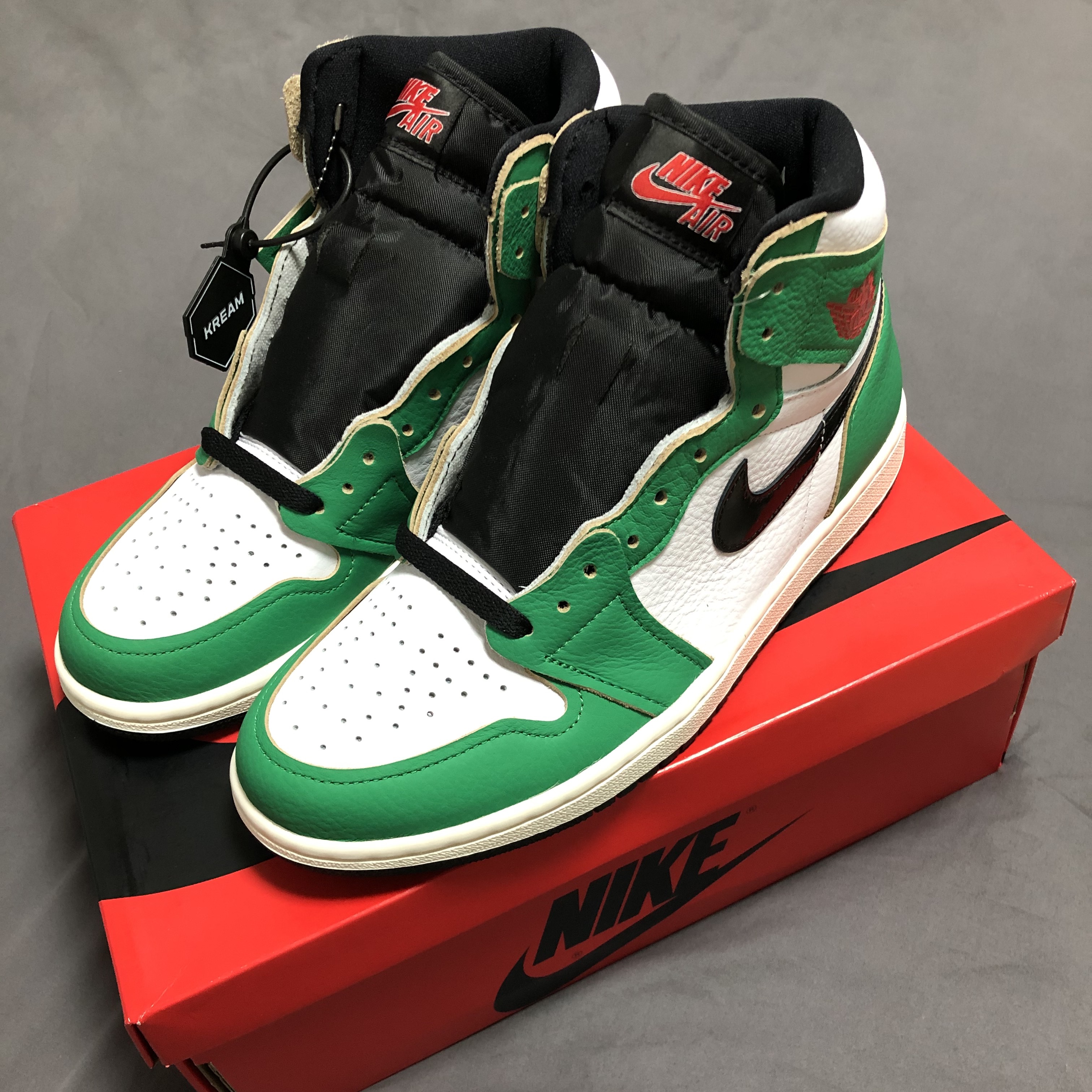 (W) Jordan 1 Retro High OG Lucky Green 착용 스타일 - 2