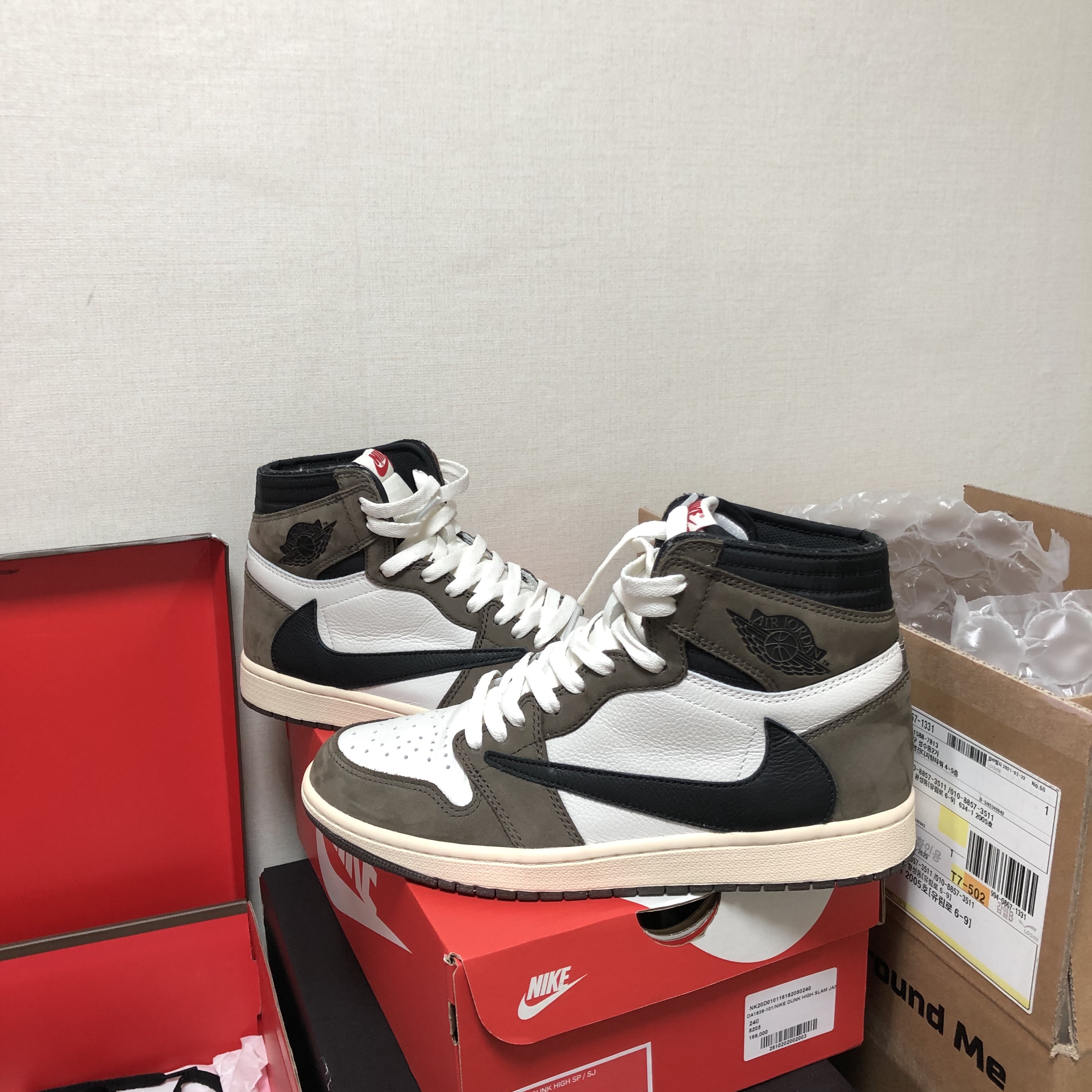 Jordan 1 x Travis Scott Retro High OG SP Mocha 착용 스타일