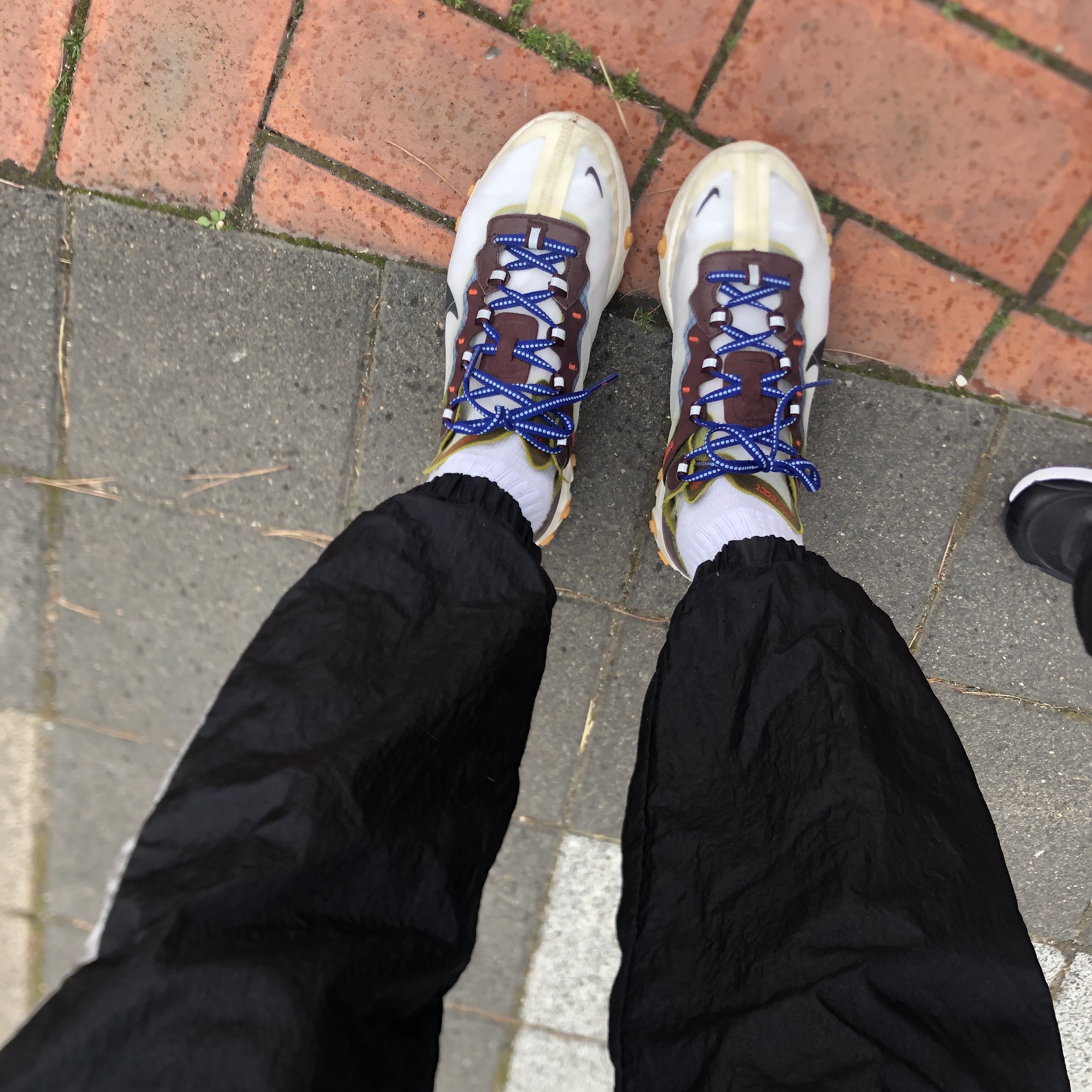 Nike React Element 87 Moss 착용 스타일