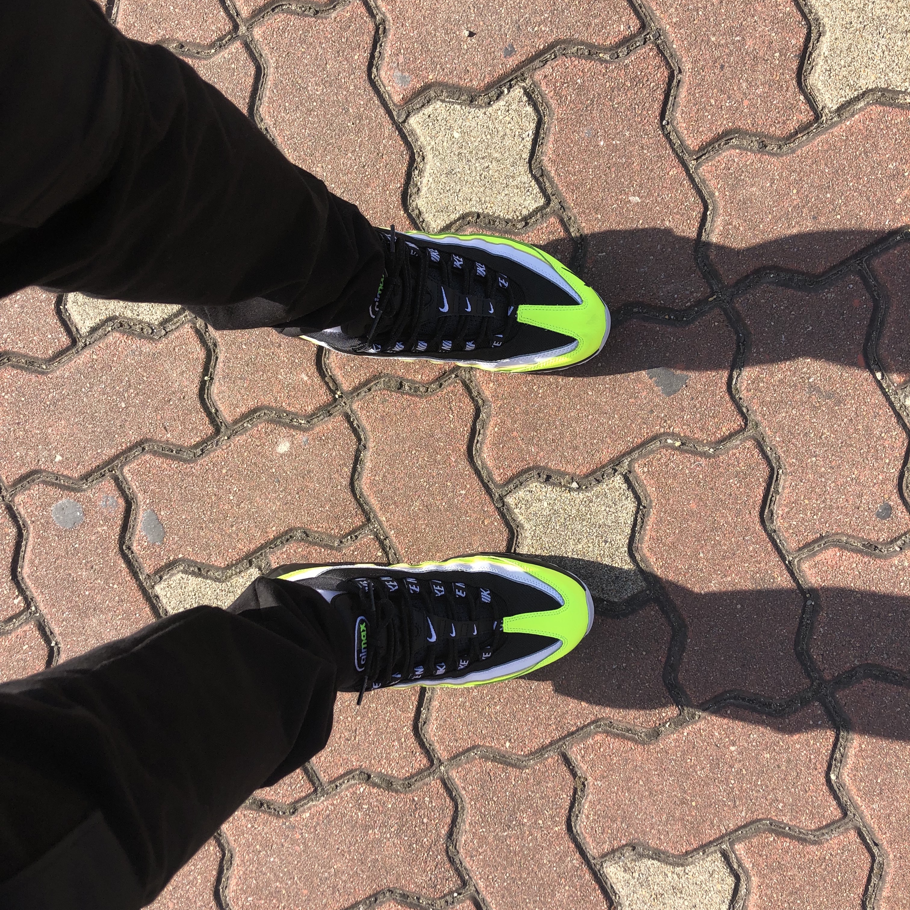 Nike Air Max 95 Reverse Volt 착용 스타일
