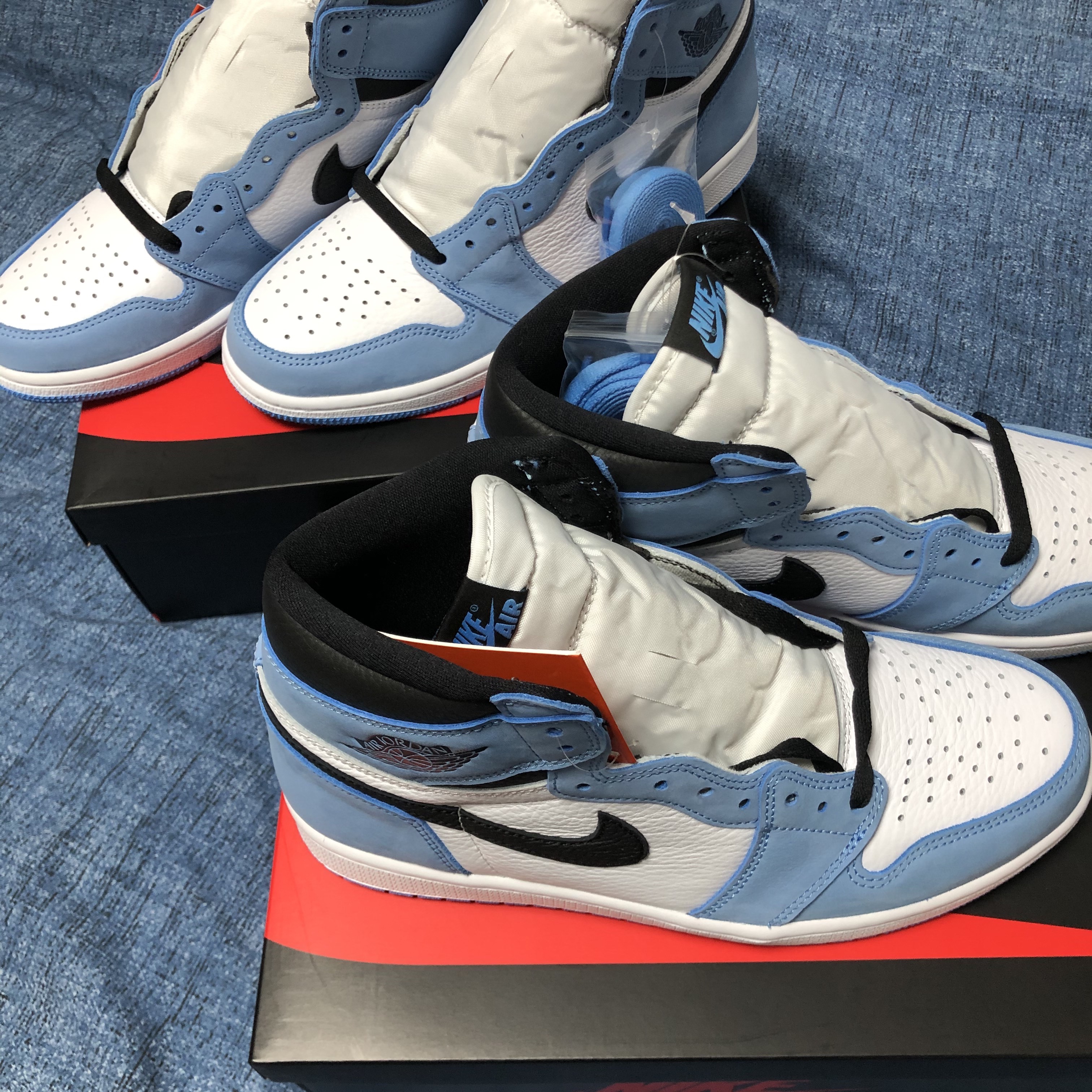Jordan 1 Retro High OG University Blue 착용 스타일