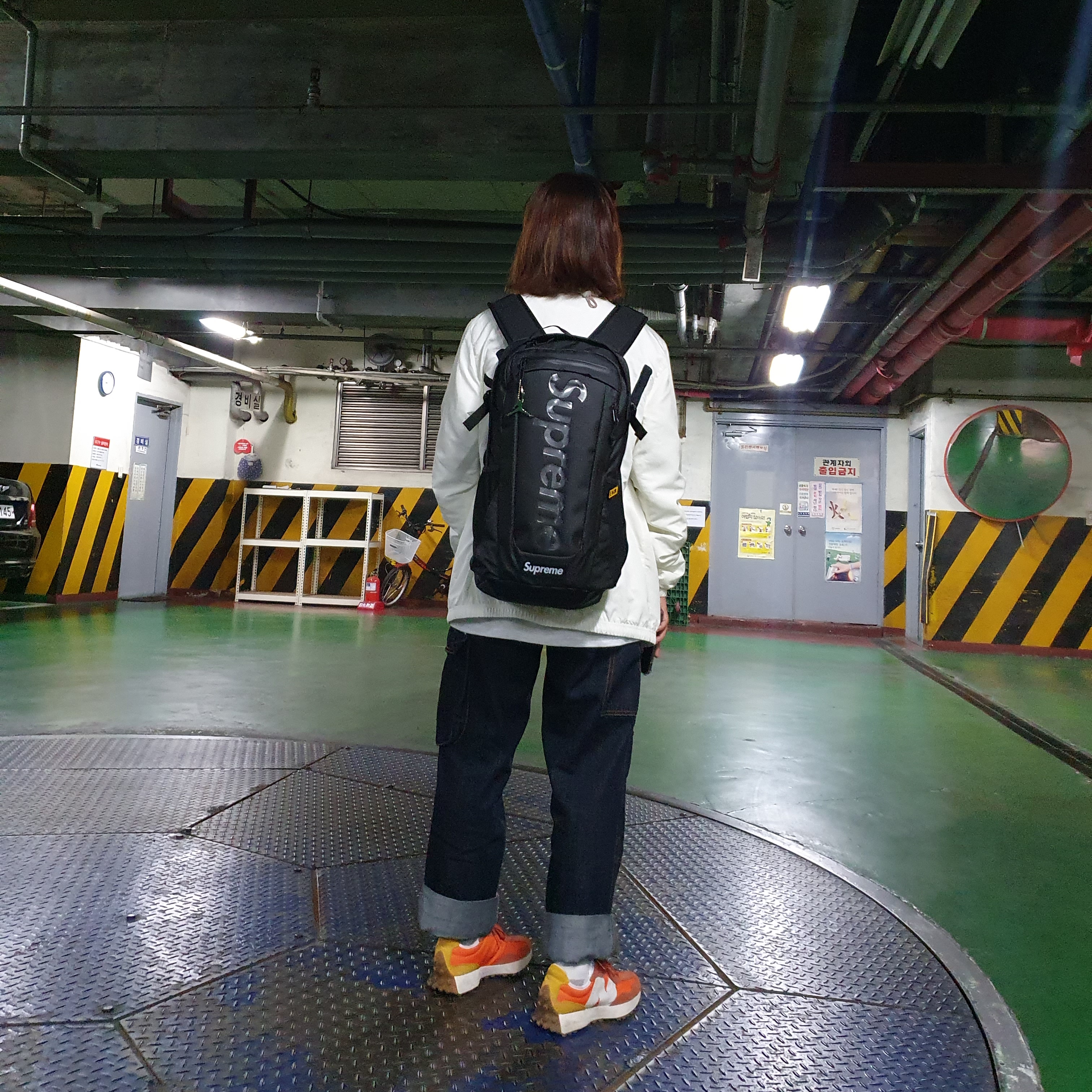New Balance 327 Orange, Supreme Backpack Black - 21SS 착용 스타일 - 2