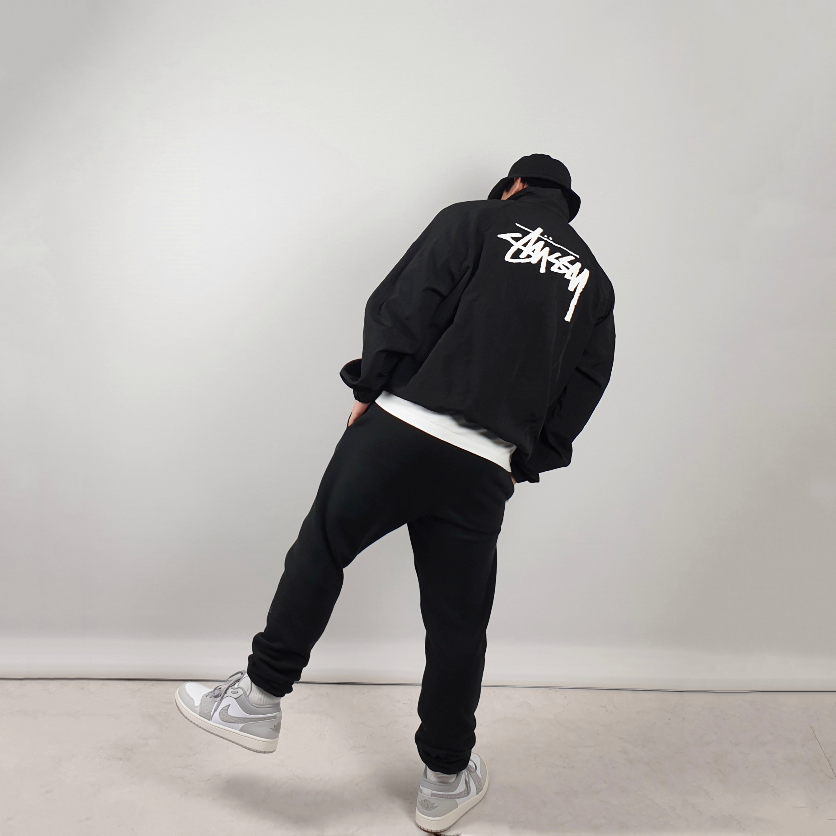 Jordan 1 Low PRM Elephant Print, Essentials Sweatpants Dark Slate/Black 2020 착용 스타일 - 1