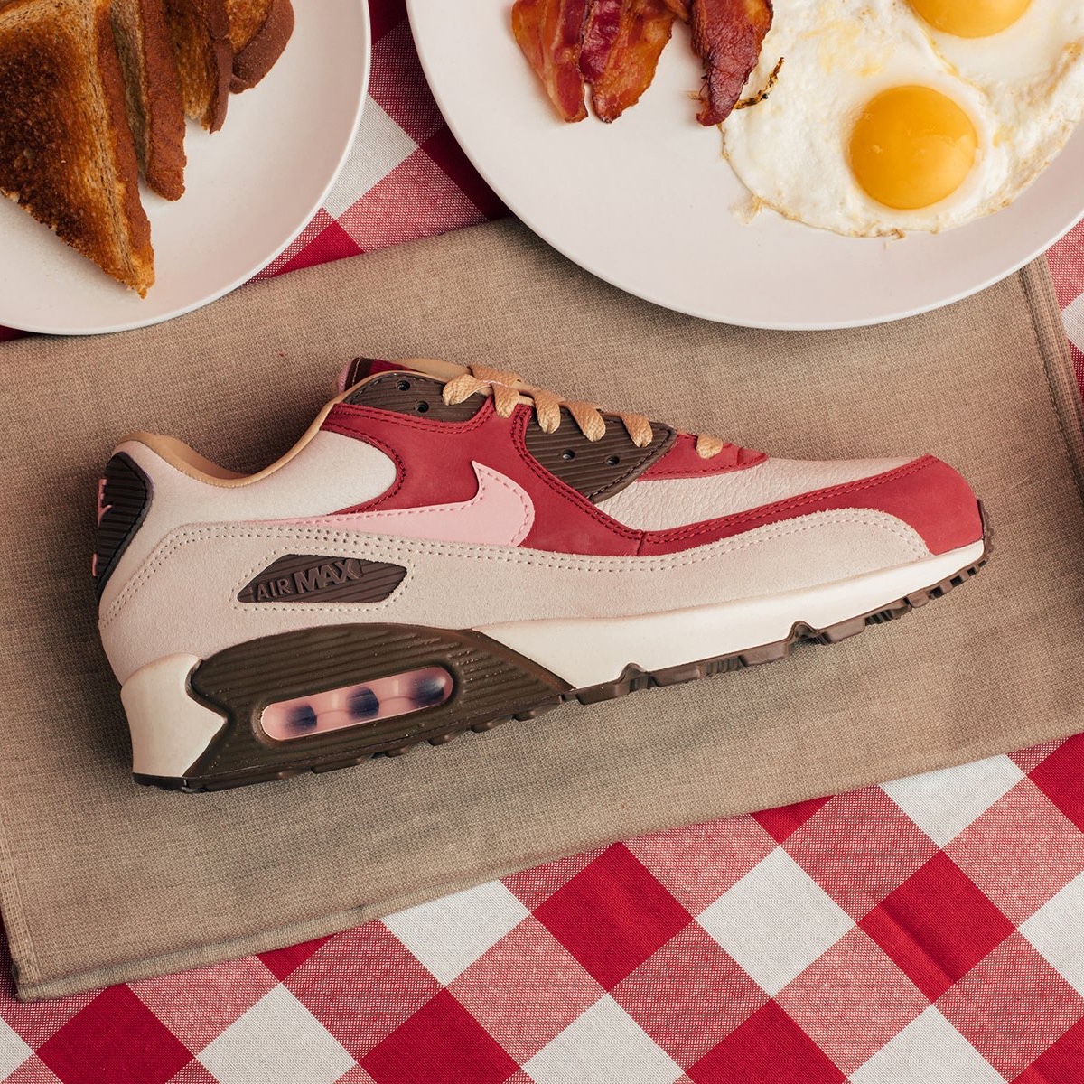 Nike Air Max 90 NRG Bacon 착용 스타일 - 5