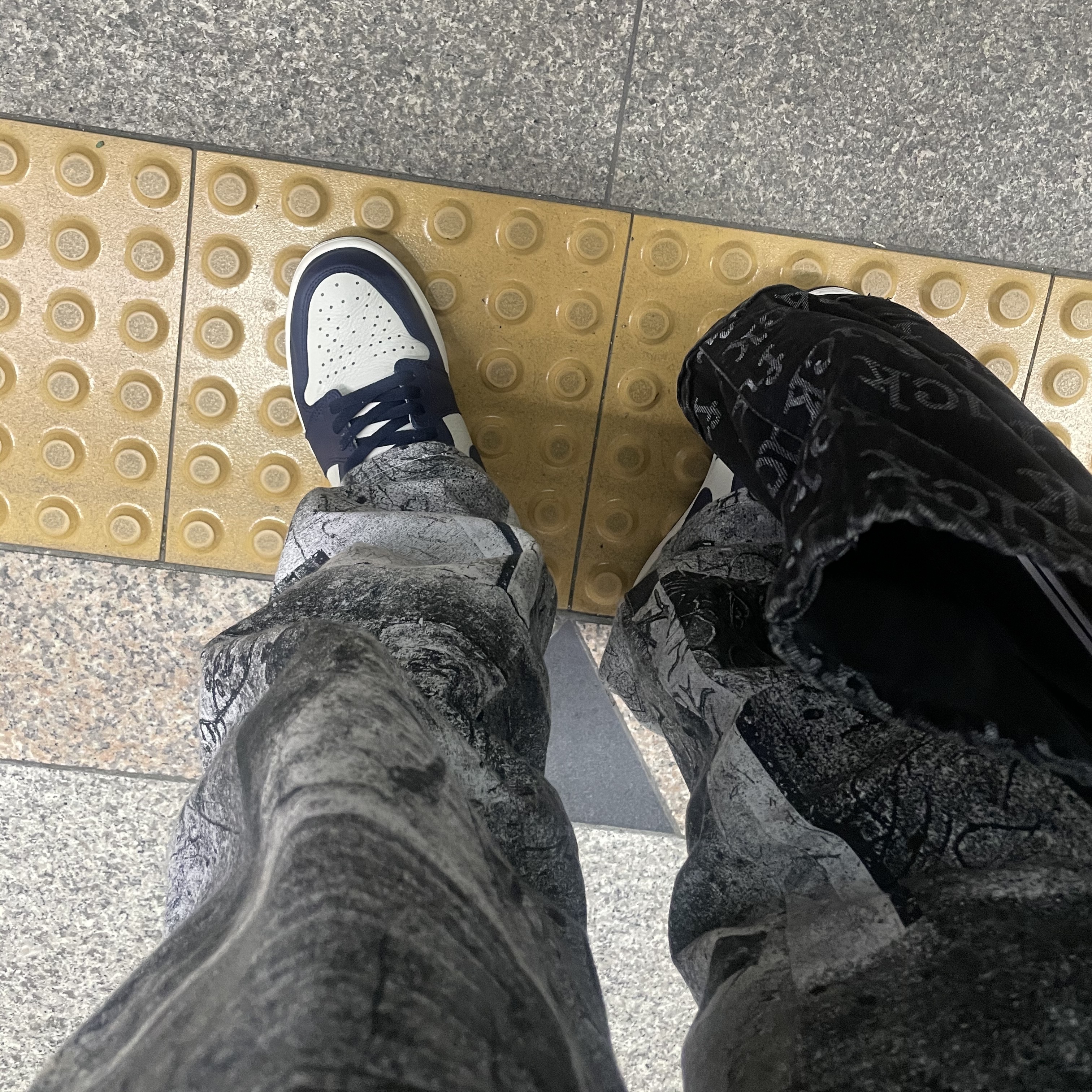 Jordan 1 Retro High Obsidian UNC 착용 스타일