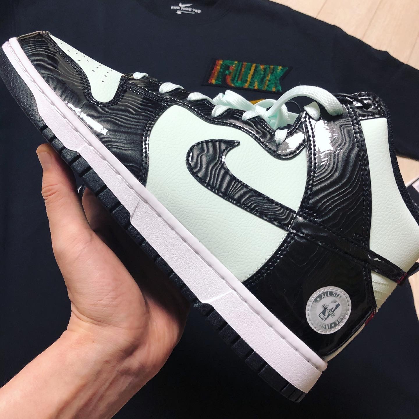 Nike Dunk High Barely Green 착용 스타일 - 2