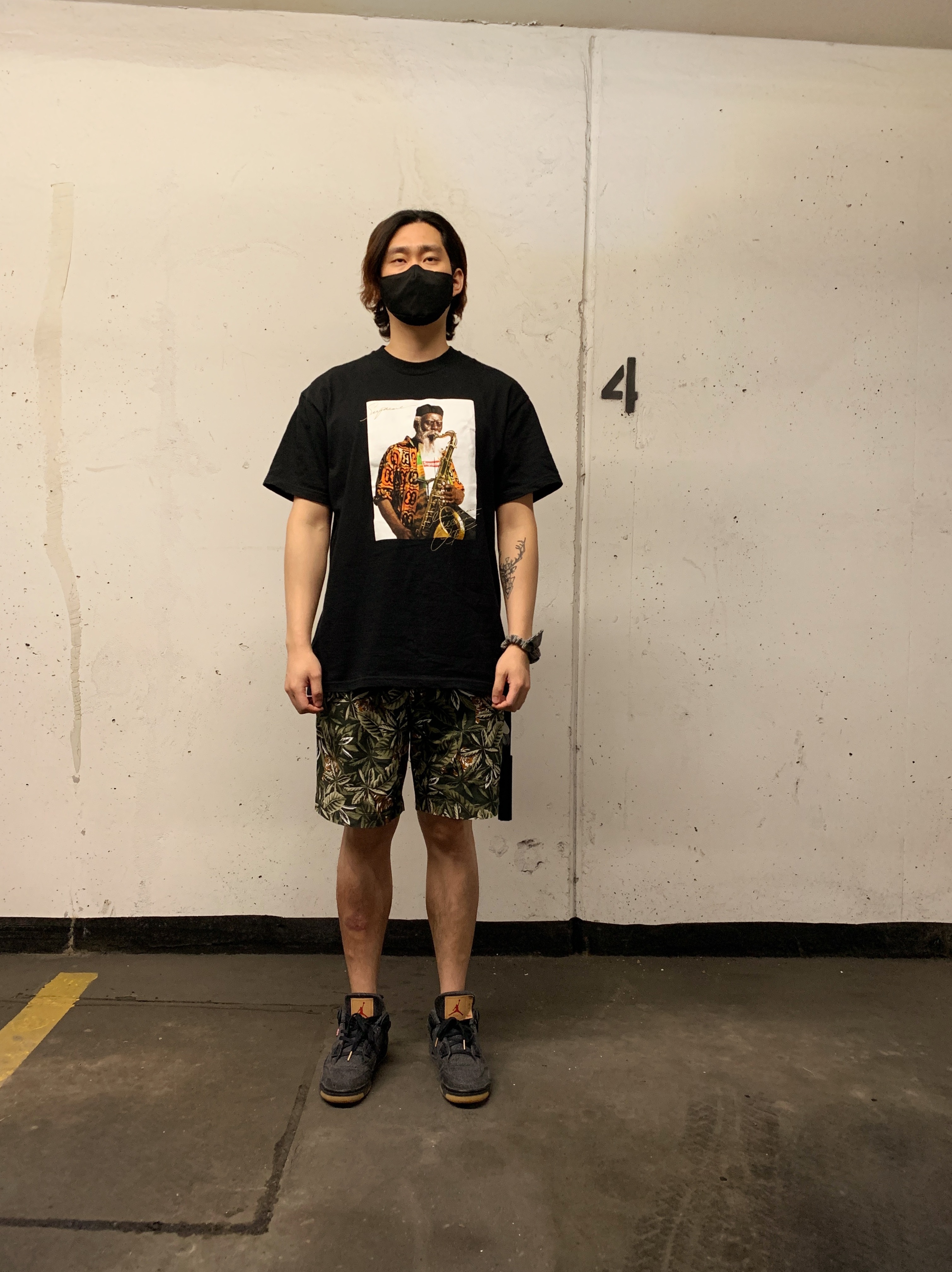 Supreme Pharoah Sanders T-Shirt Black - 20FW, Jordan 4 x Levi's Retro Black Denim (Levi's Tag) 착용 스타일 - 1