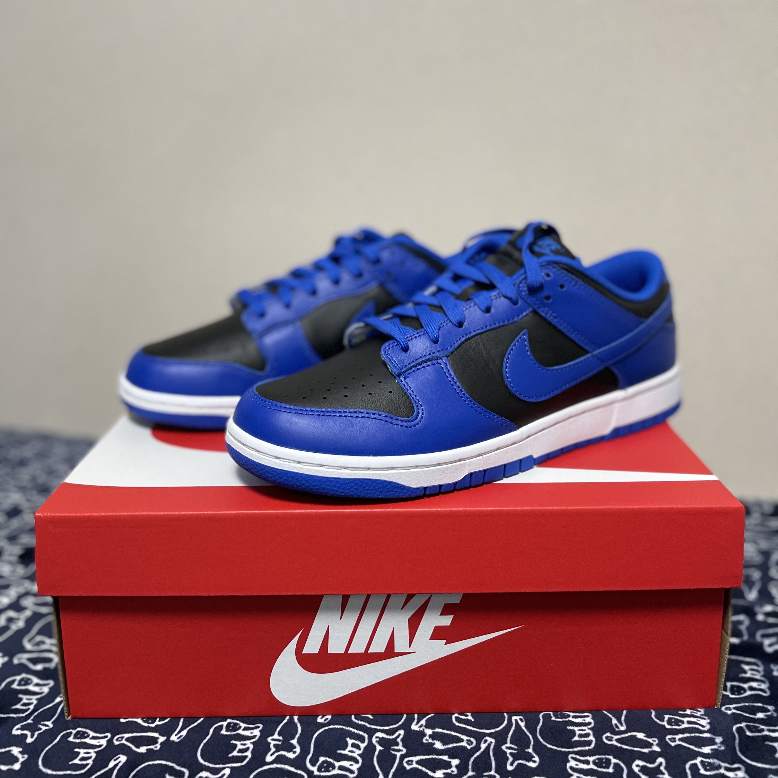 Nike Dunk Low Retro Hyper Cobalt 착용 스타일 - 2