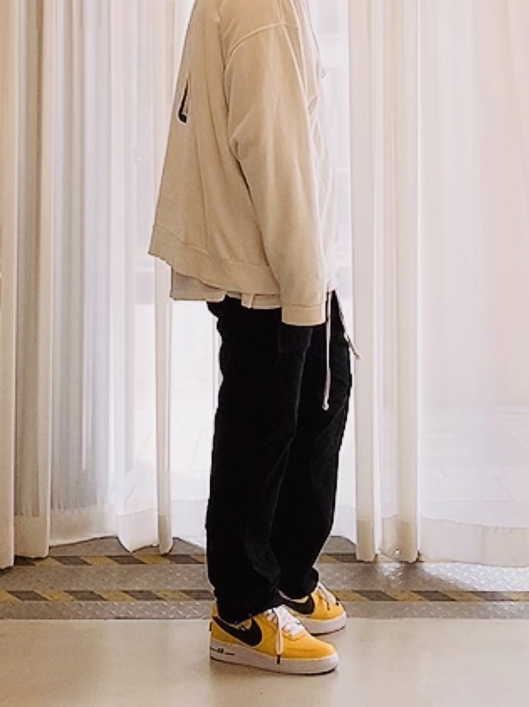 Nike Air Force 1 Low NBA Amarillo 착용 스타일 - 1