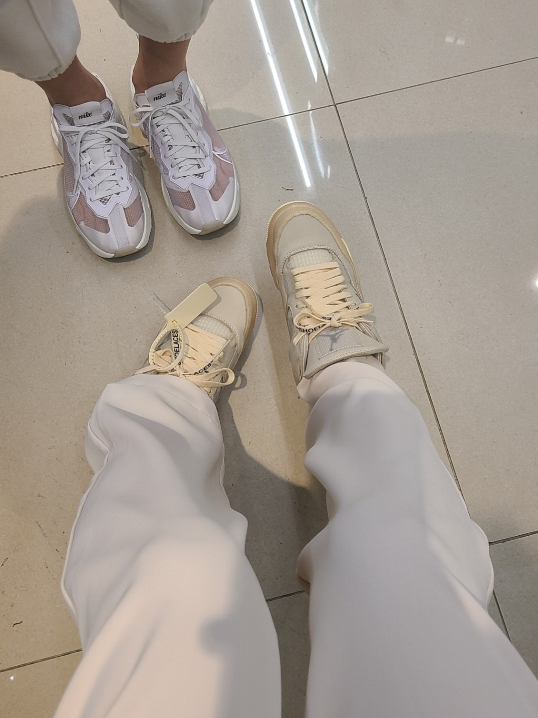 (W) Jordan 4 x Off-White Retro SP Sail 착용 스타일 - 2
