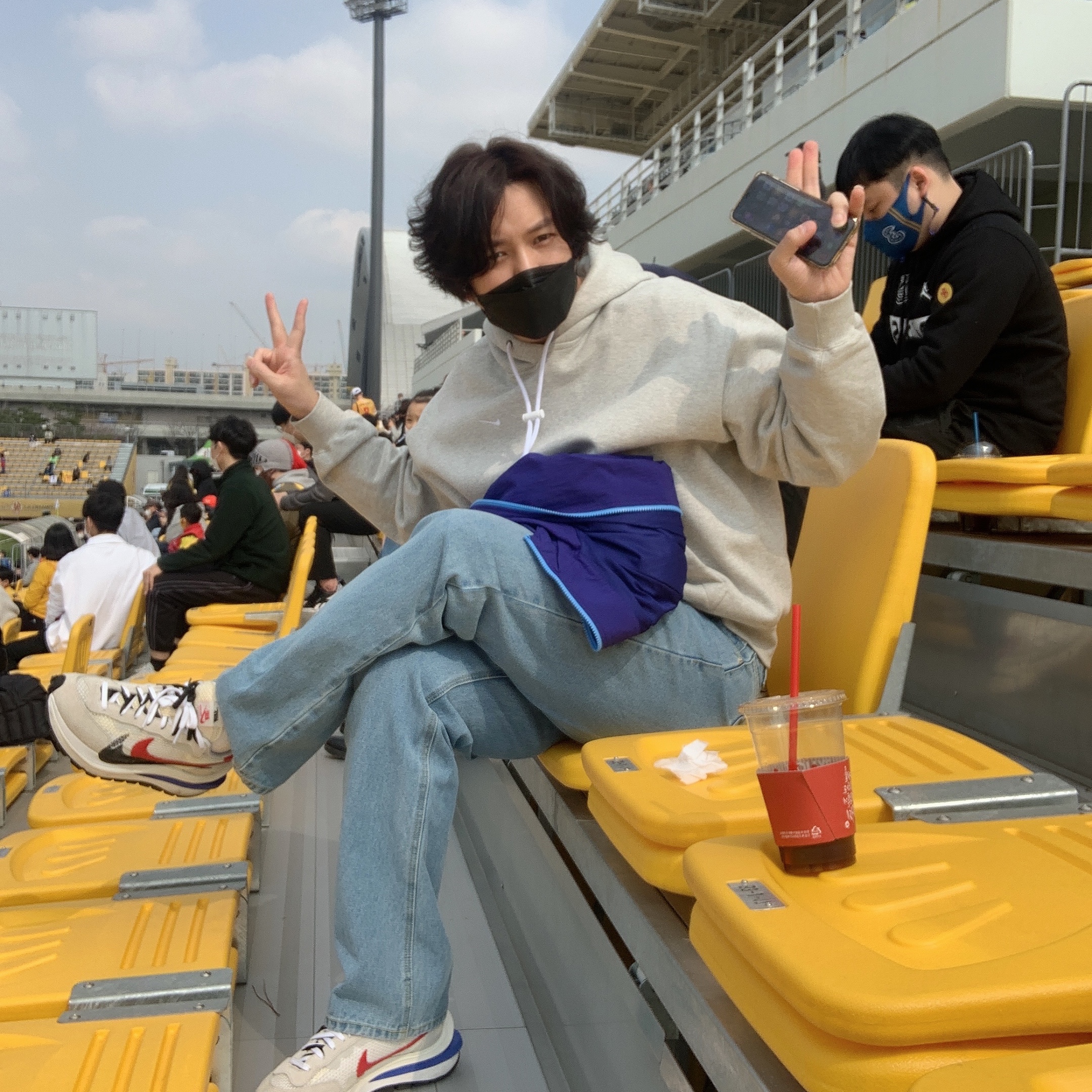 Nike x Sacai VaporWaffle Royal Fuchsia 착용 스타일