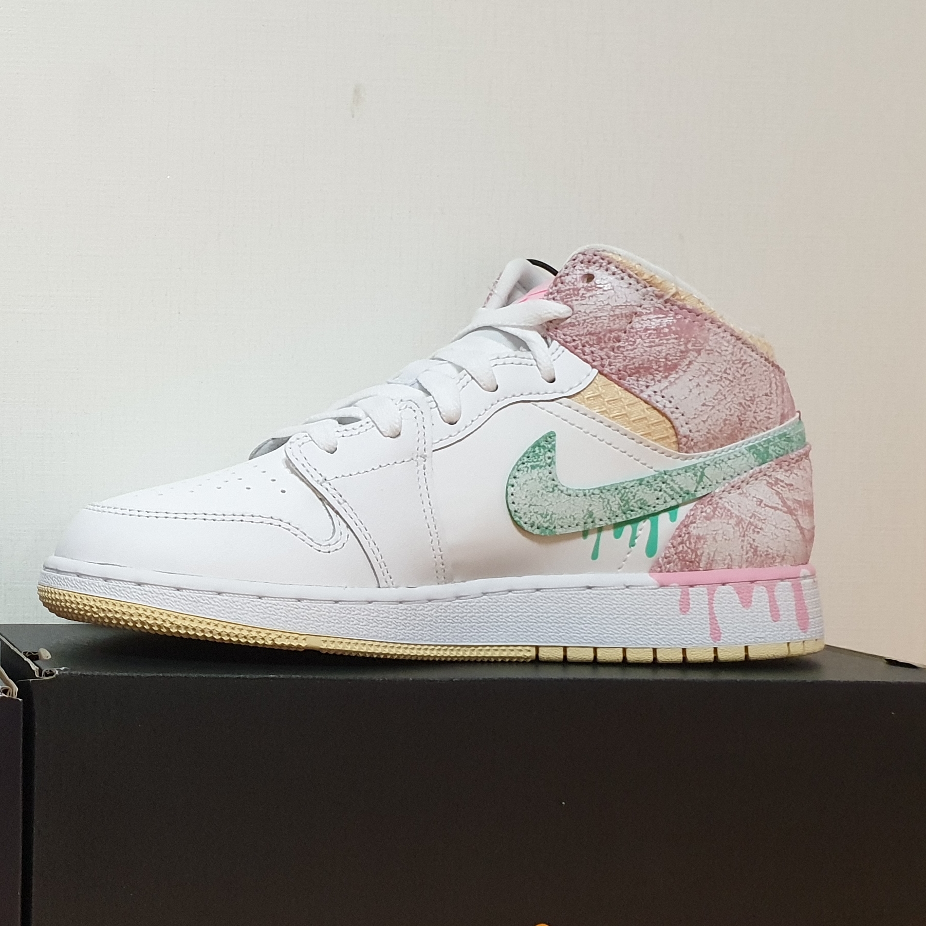 (GS) Jordan 1 Mid SE Arctic Punch 착용 스타일 - 4