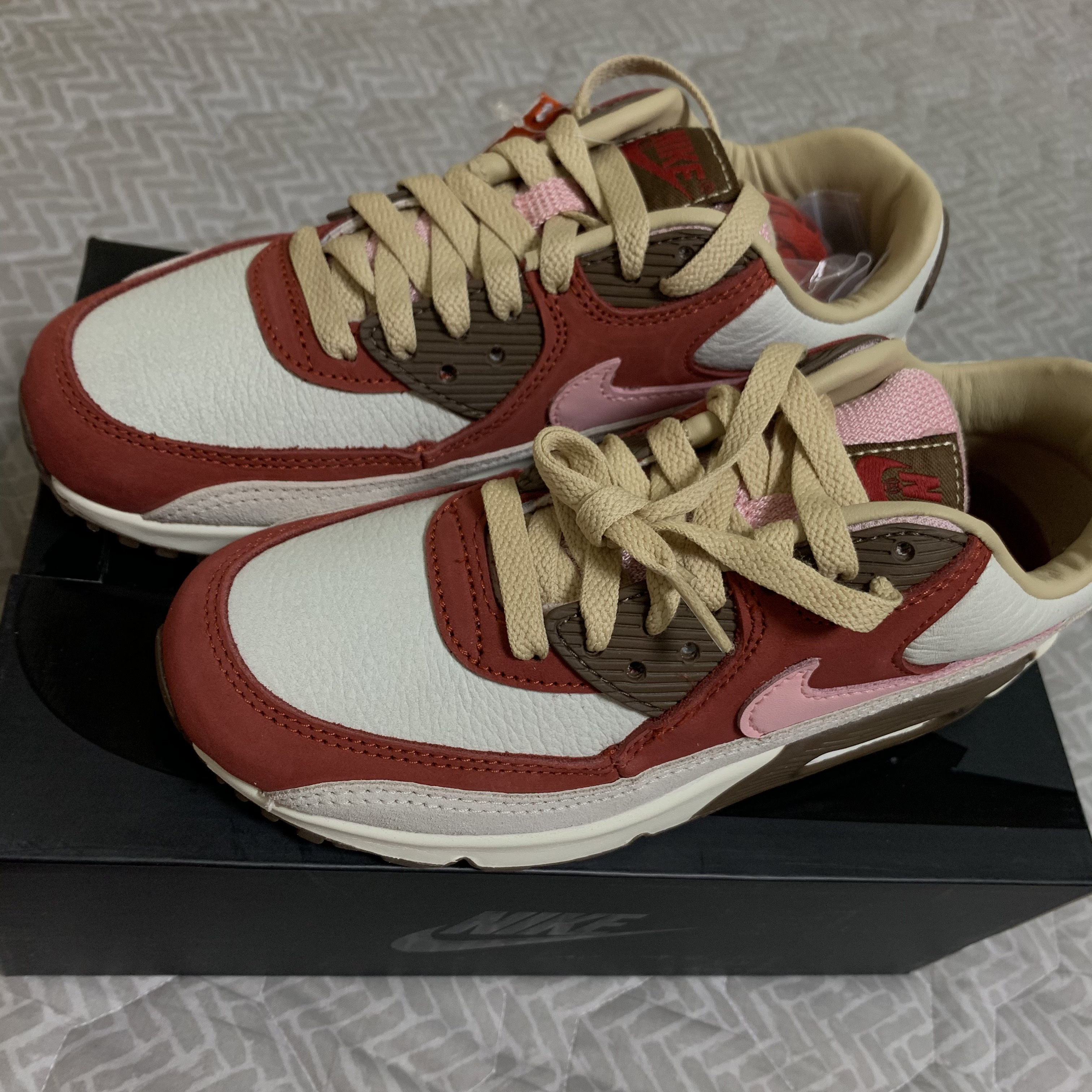 Nike Air Max 90 NRG Bacon, Asics x Andersson Bell Gel-1090 White Orange 착용 스타일 - 1