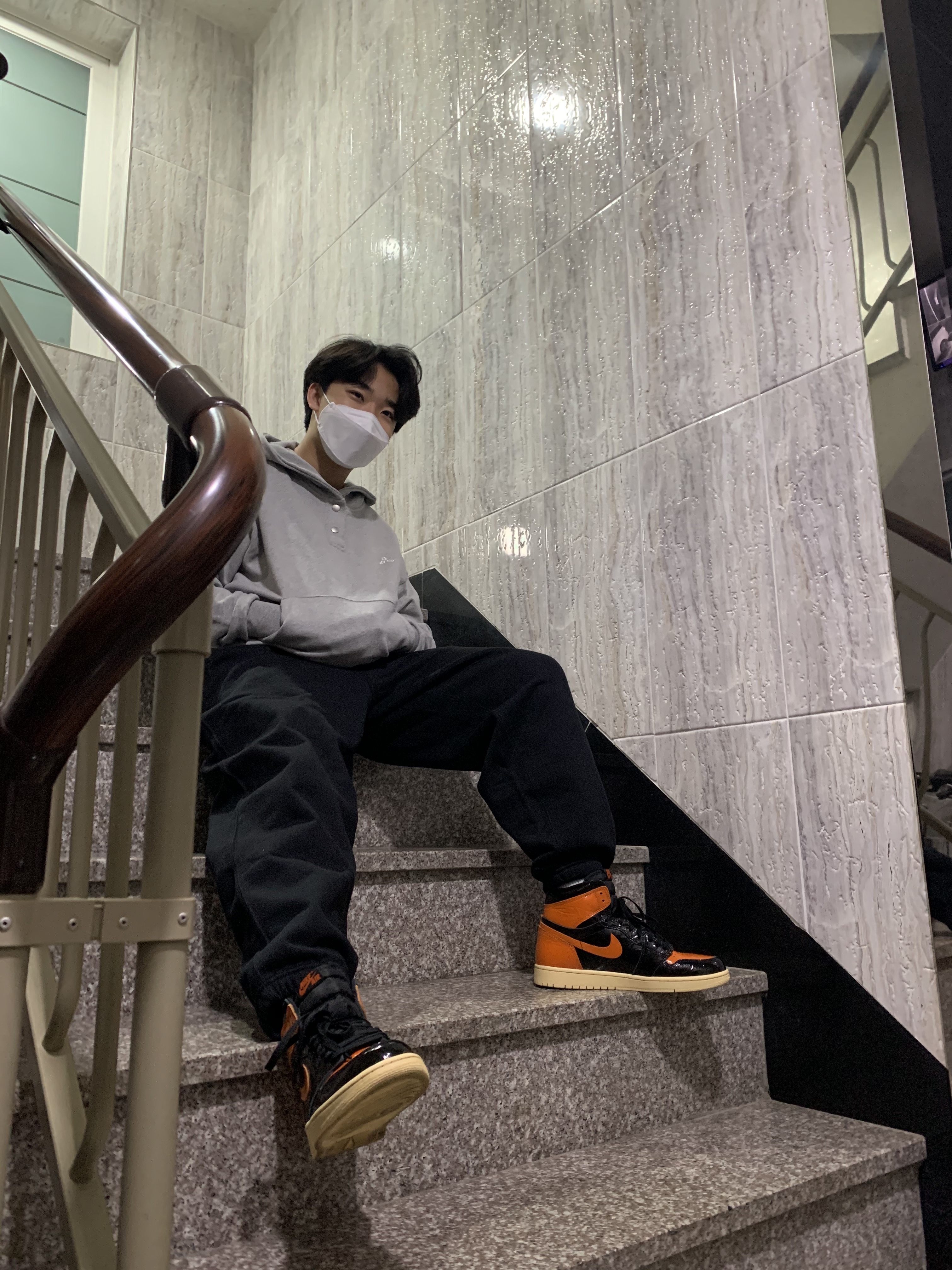 Jordan 1 Retro High Shattered Backboard 3.0, Nike NRG Solo Swoosh Fleece Pants Black White - Asia 착용 스타일 - 1