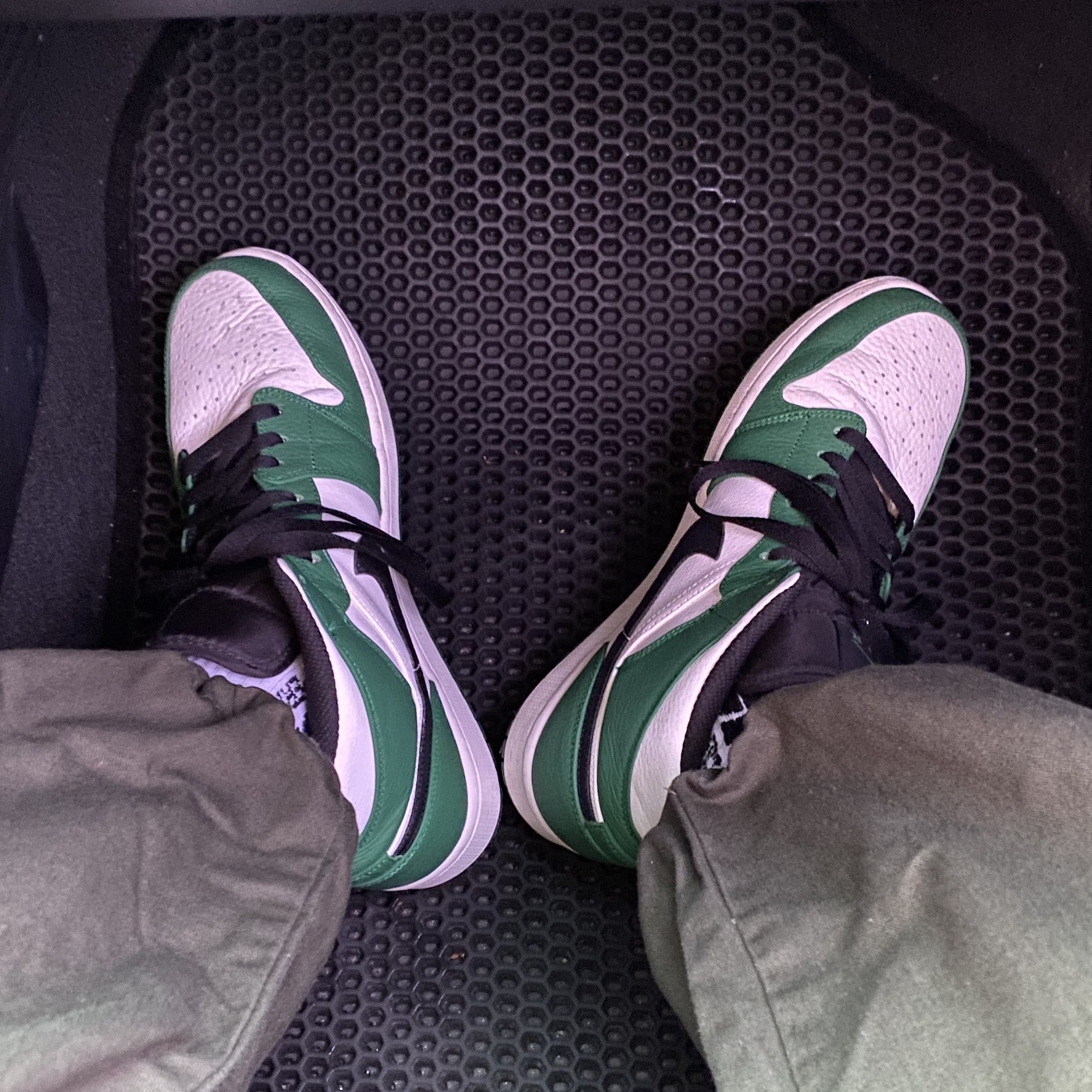 Jordan 1 Mid Pine Green 착용 스타일